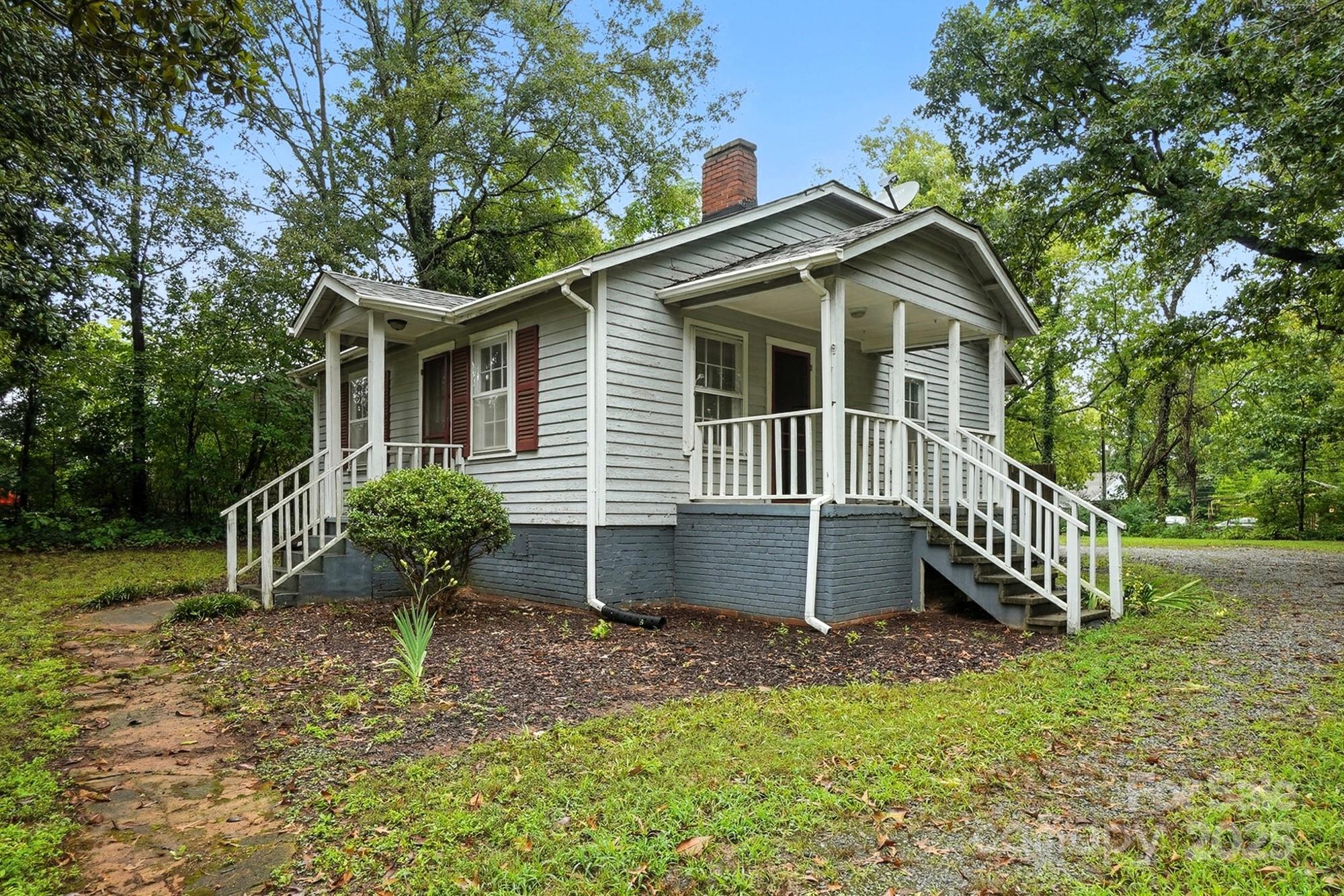 106 W Henry Street