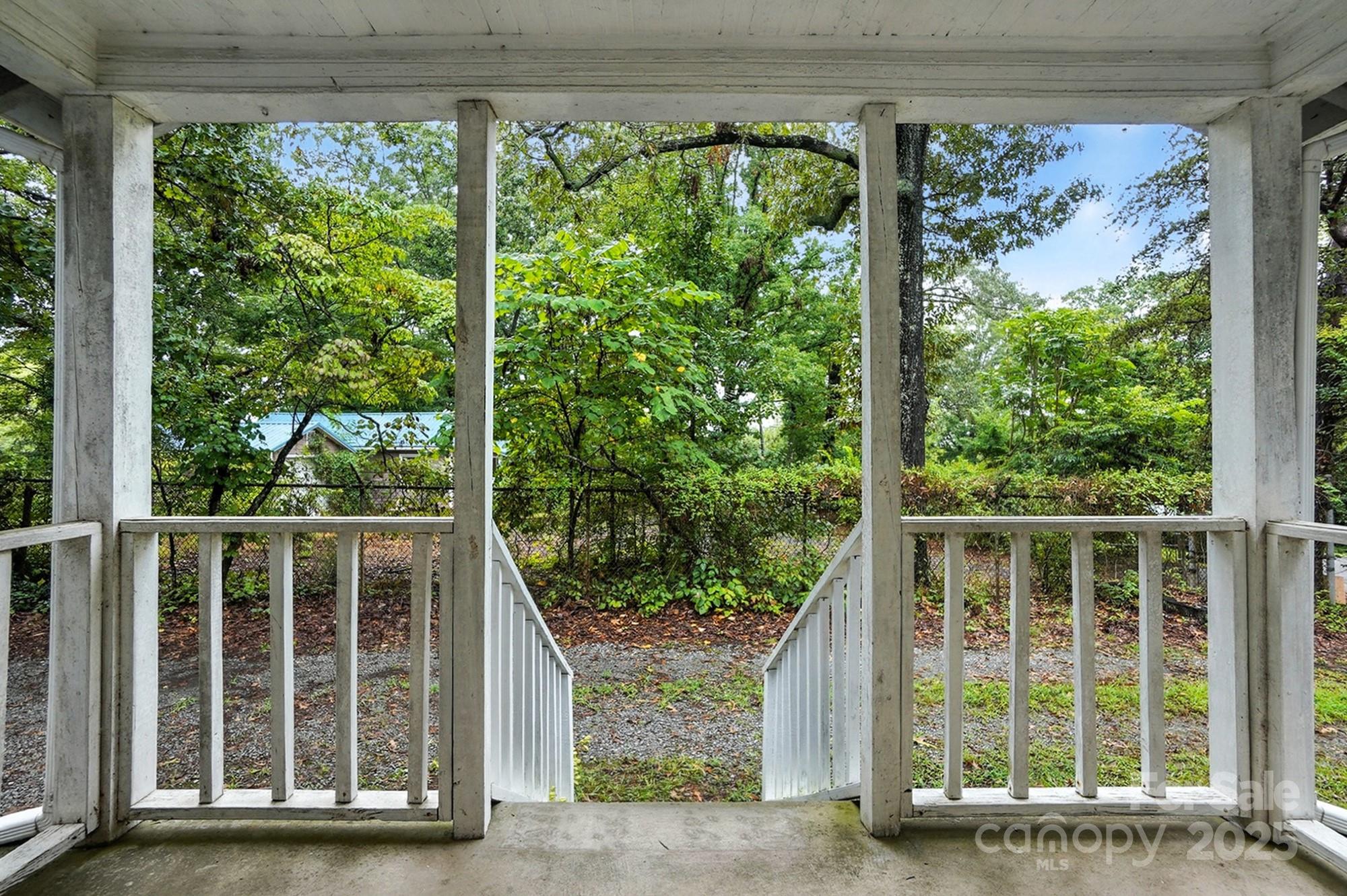 106 W Henry Street