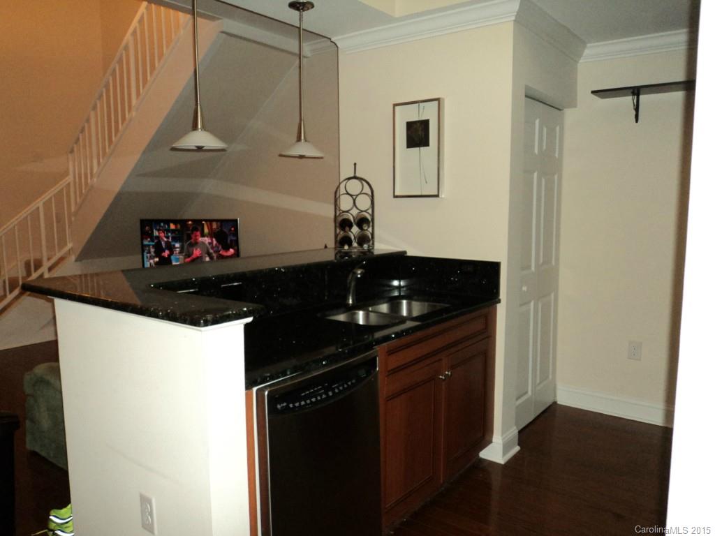 Fifth and Poplar - Residential Lease