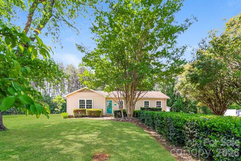 Photo of 1848 Twain Street, Newton, NC 28658 (MLS # 4387742)
