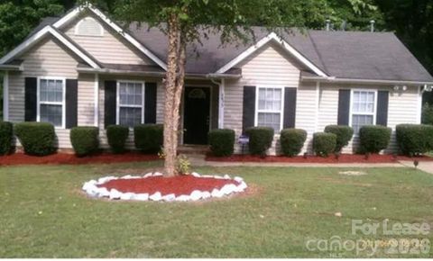 Photo of 2633 Daffodil Drive, Charlotte, NC 28269 (MLS # 4371255)