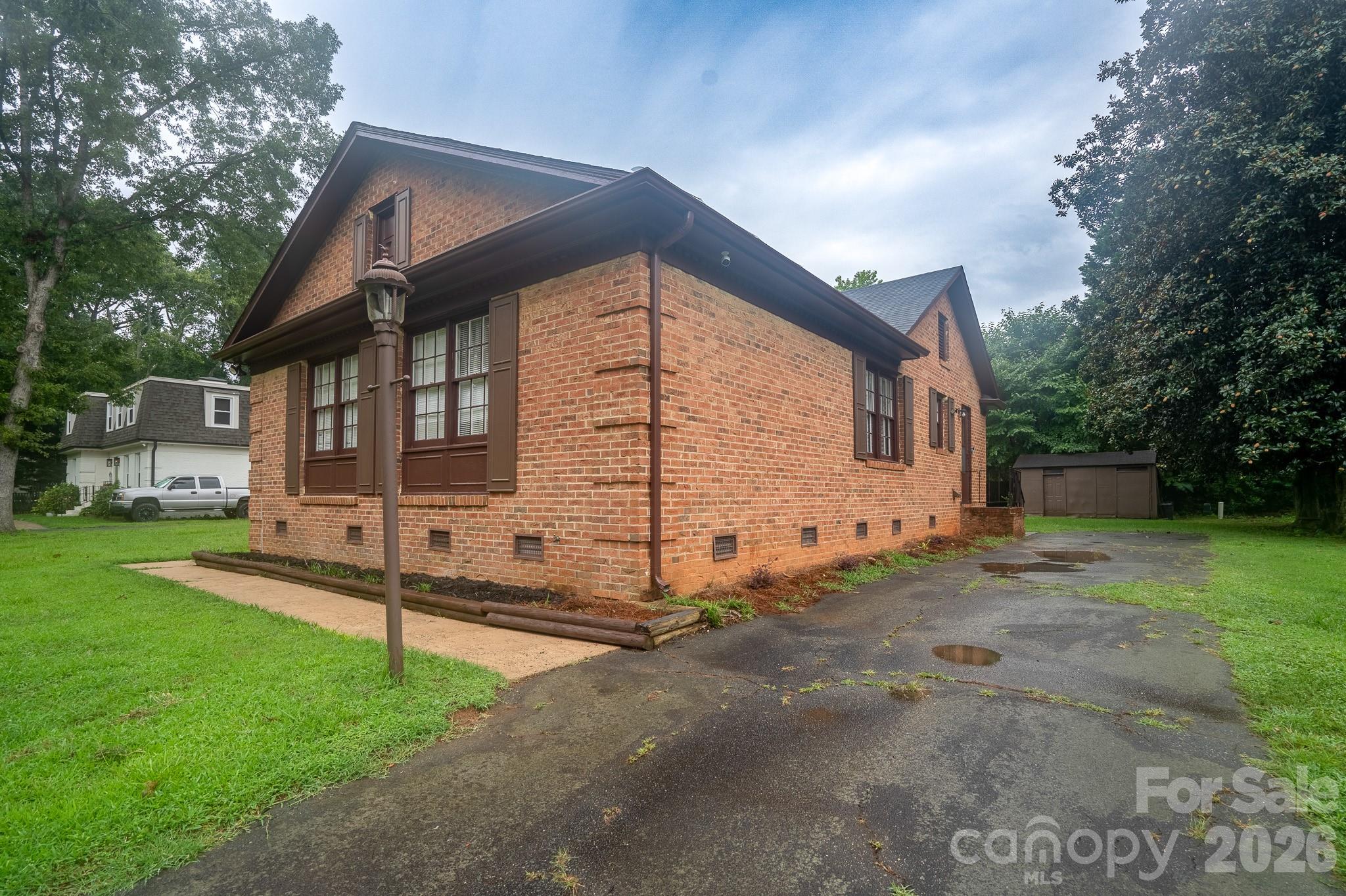 5742 faulconbridge Road