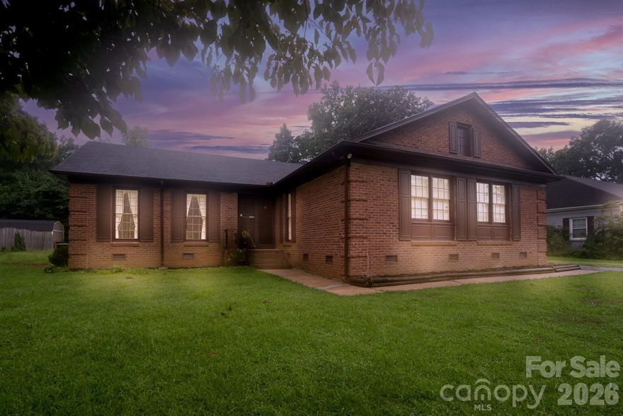 Welcome to this charming  Full Brick 3 Bedroom , 2 Full  Bathroom settled  in a beautiful quiet neighborhood. It located near plenty of Amenities making everything super convenient. It has a peaceful backyard that`s perfect for friend and family hangouts.It  really is a perfect house to call Home.Granite counter top installed in 2024. Come check out while it last.