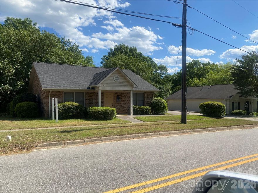 Conveniently located near court house and county office building, 5 office spaces, 2 rest room, 15 space parking at rear of lot, Zoned B-2 Neighbor Commercial which allows for business and residential occupancy