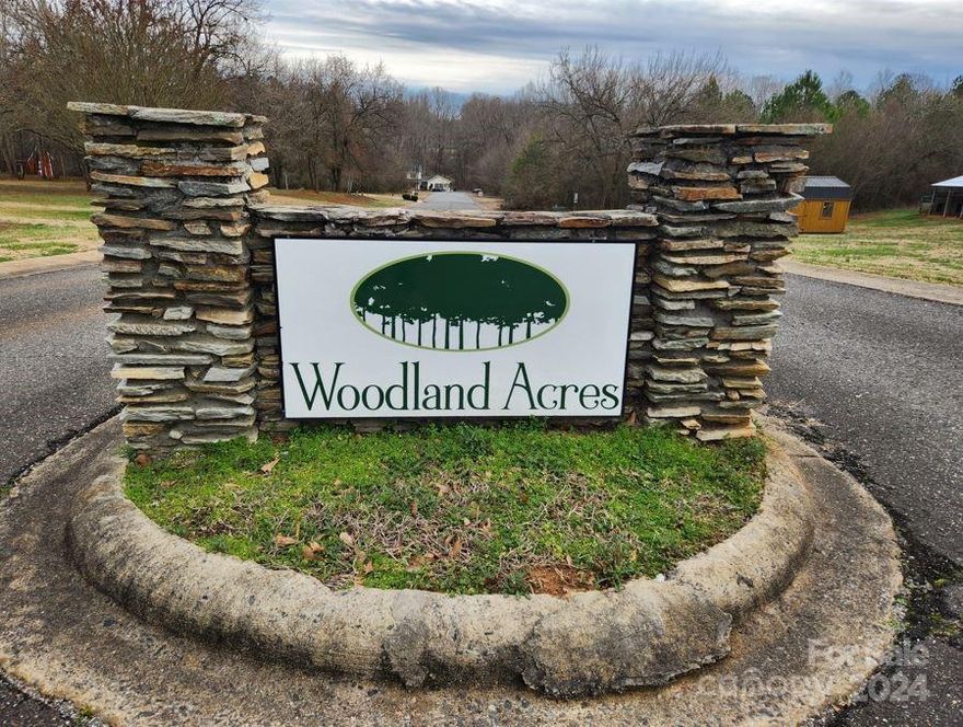 Last lot for sale in Woodland acres.  Nice .5 AC building lot.  Access to city utilities (water, sewer) partially wooded.  Ready to build.  See attached restrictions.  2,000 sqft min.  Property now in ETJ.  Property owners petitioning city to annex as soon as possible.
