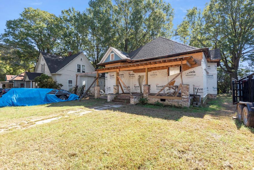 Fantastic Opportunity for a BUILDER/CONTRACTOR/INVESTOR looking for a fixer upper with a Great Return on Investment in the HISTORIC DISTRICT OF DOWNTOWN MONROE. Walking Distance to Shopping, Breweries, Cafes, Coffee shops, Restaurants, Recreation, and Medical. Easy access to the interstates, short drive to Uptown.

Home is Being Sold As Is