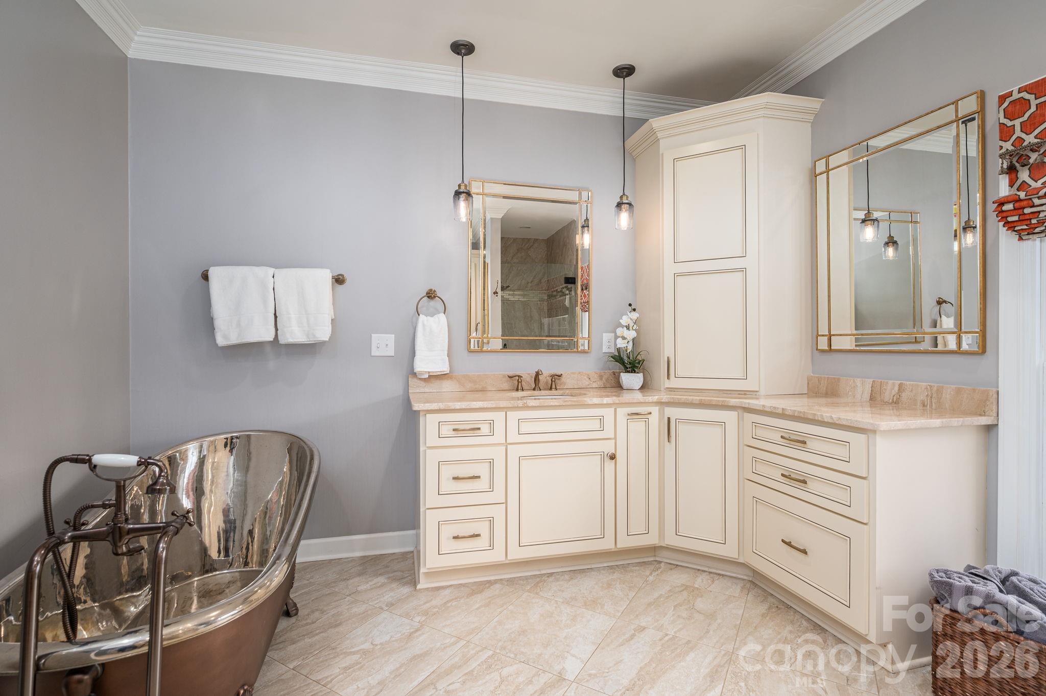 Country Club Estates - Residential