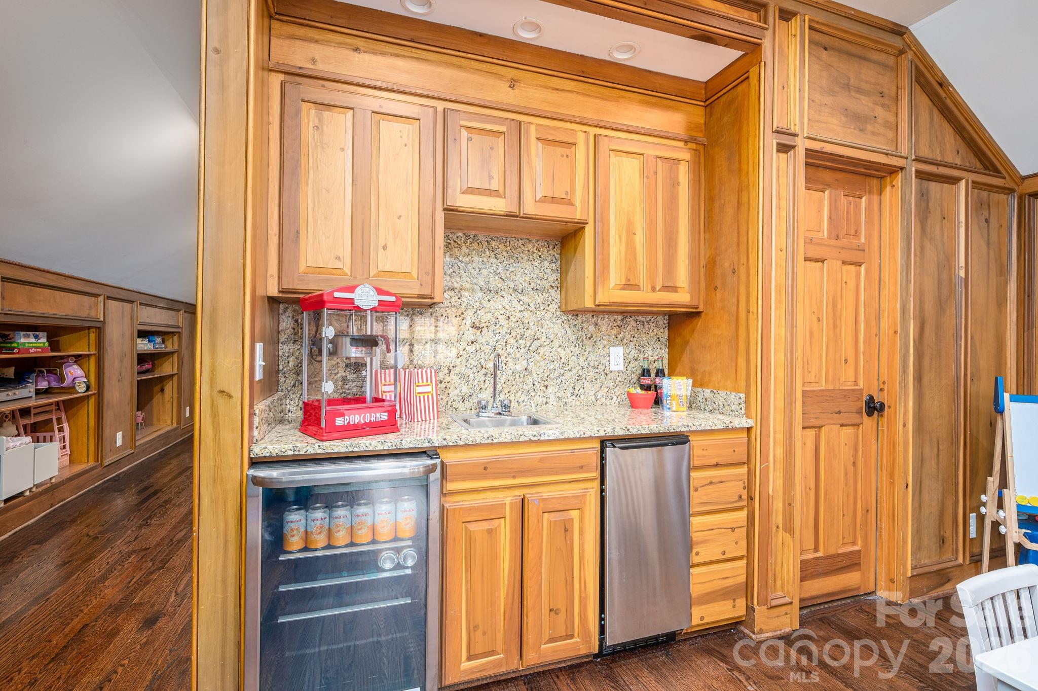 Country Club Estates - Residential