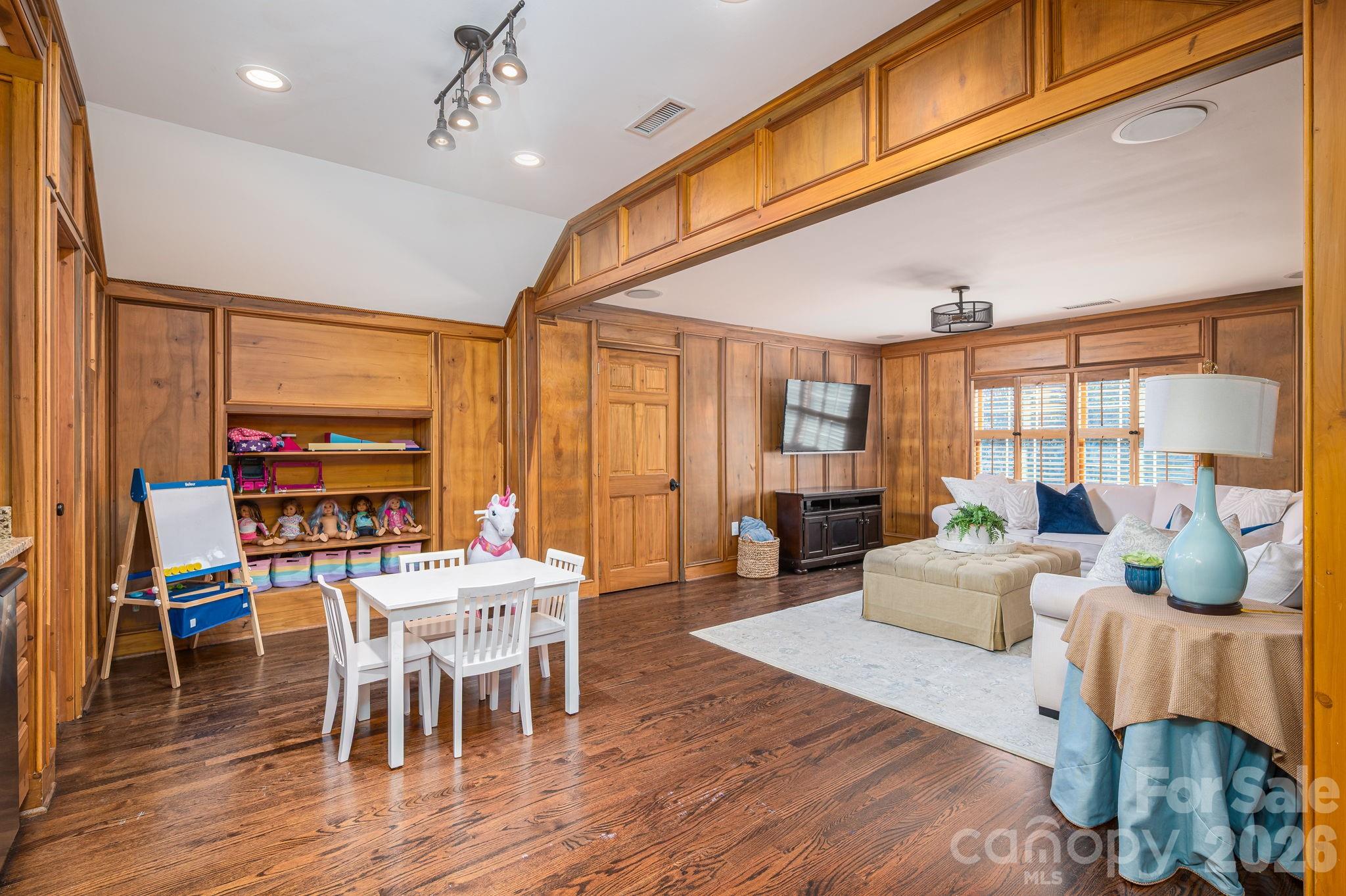 Country Club Estates - Residential