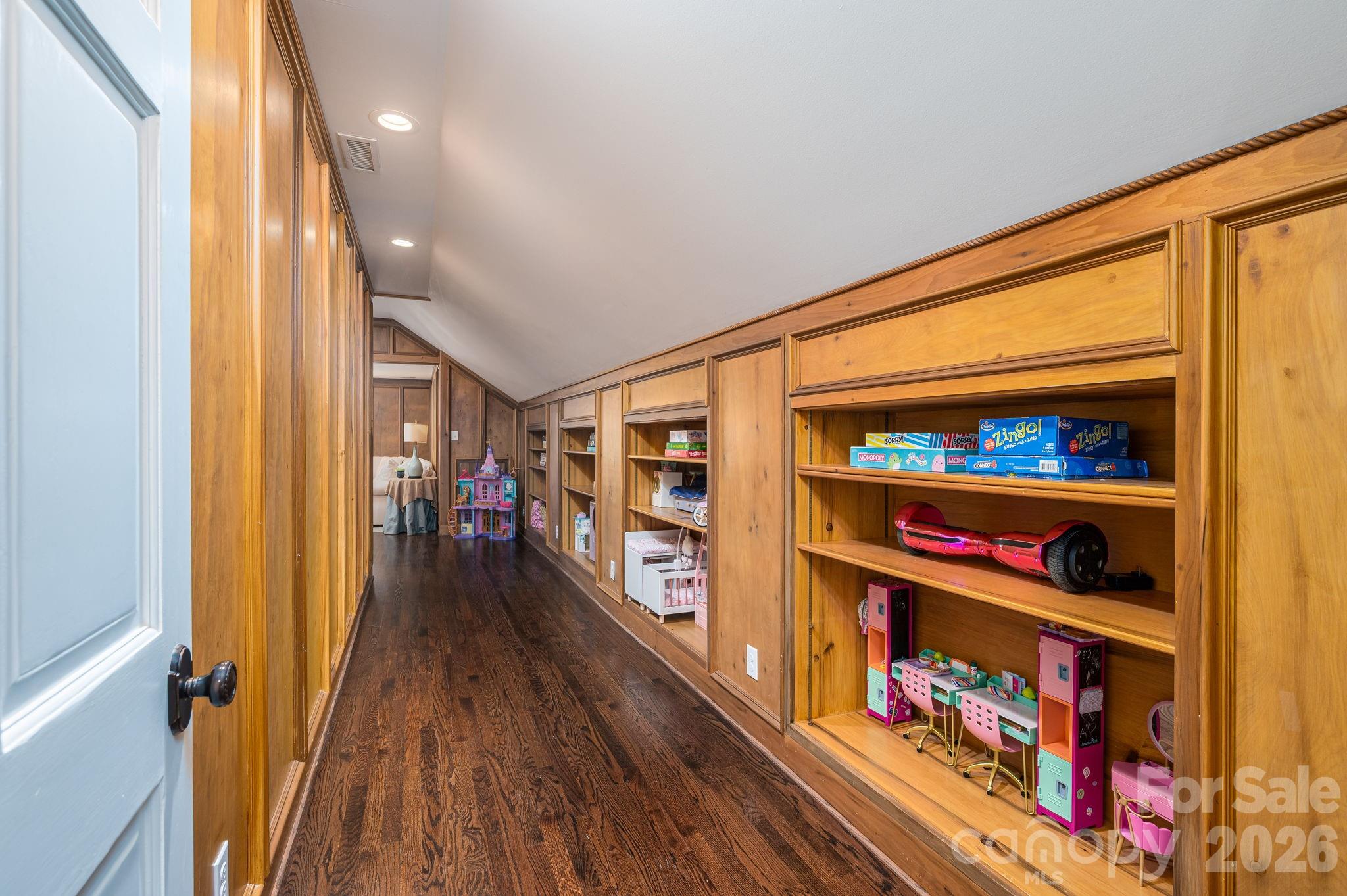 Country Club Estates - Residential