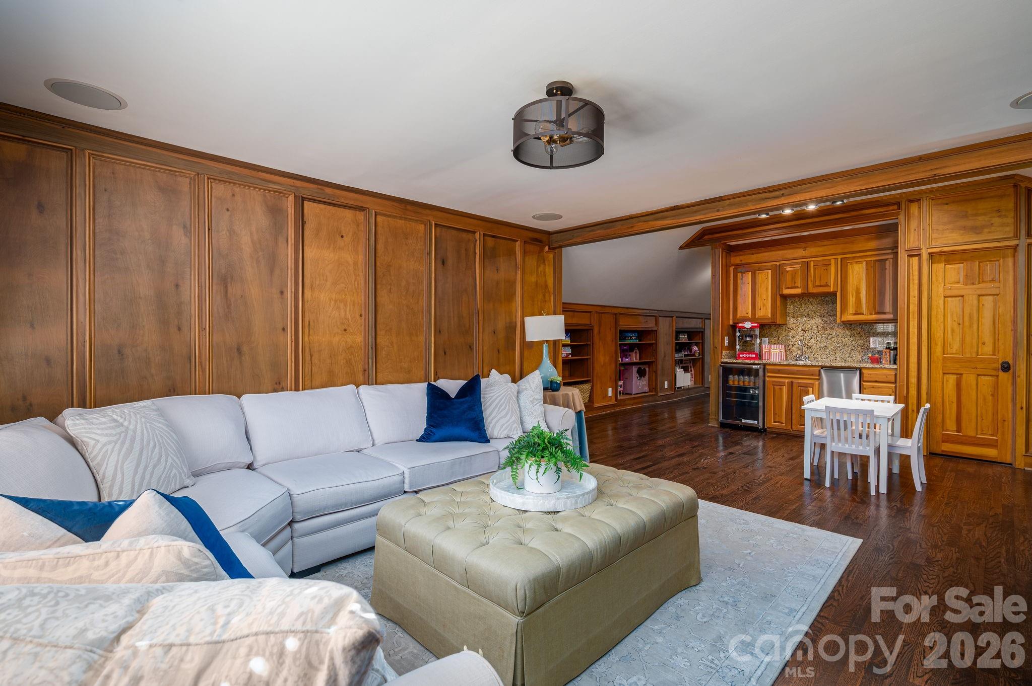 Country Club Estates - Residential