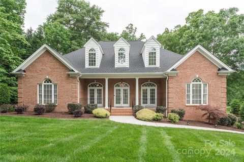 Single Family Residence in Clover SC 157 Highland Forest Drive.jpg