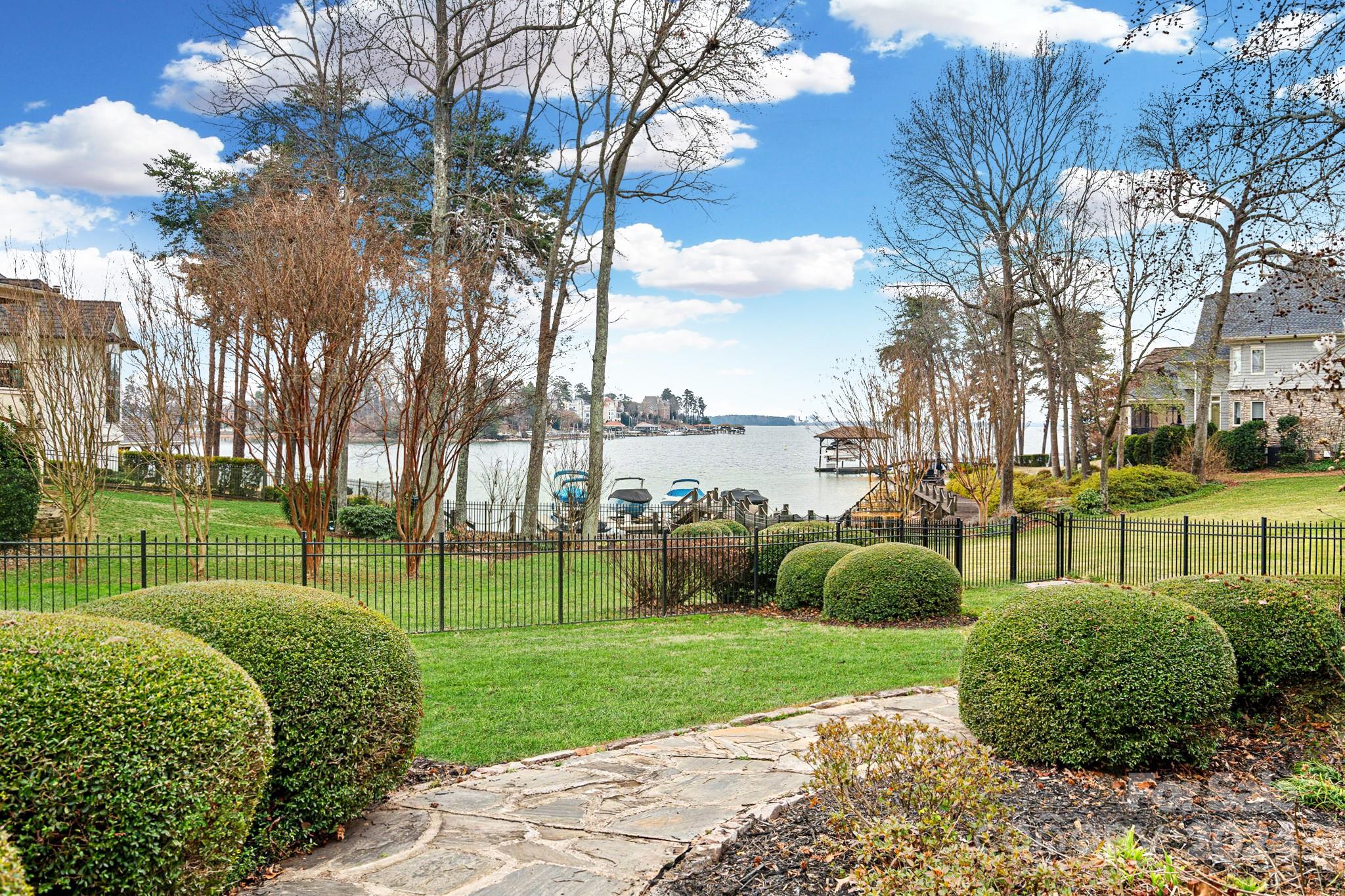 The Peninsula - Residential