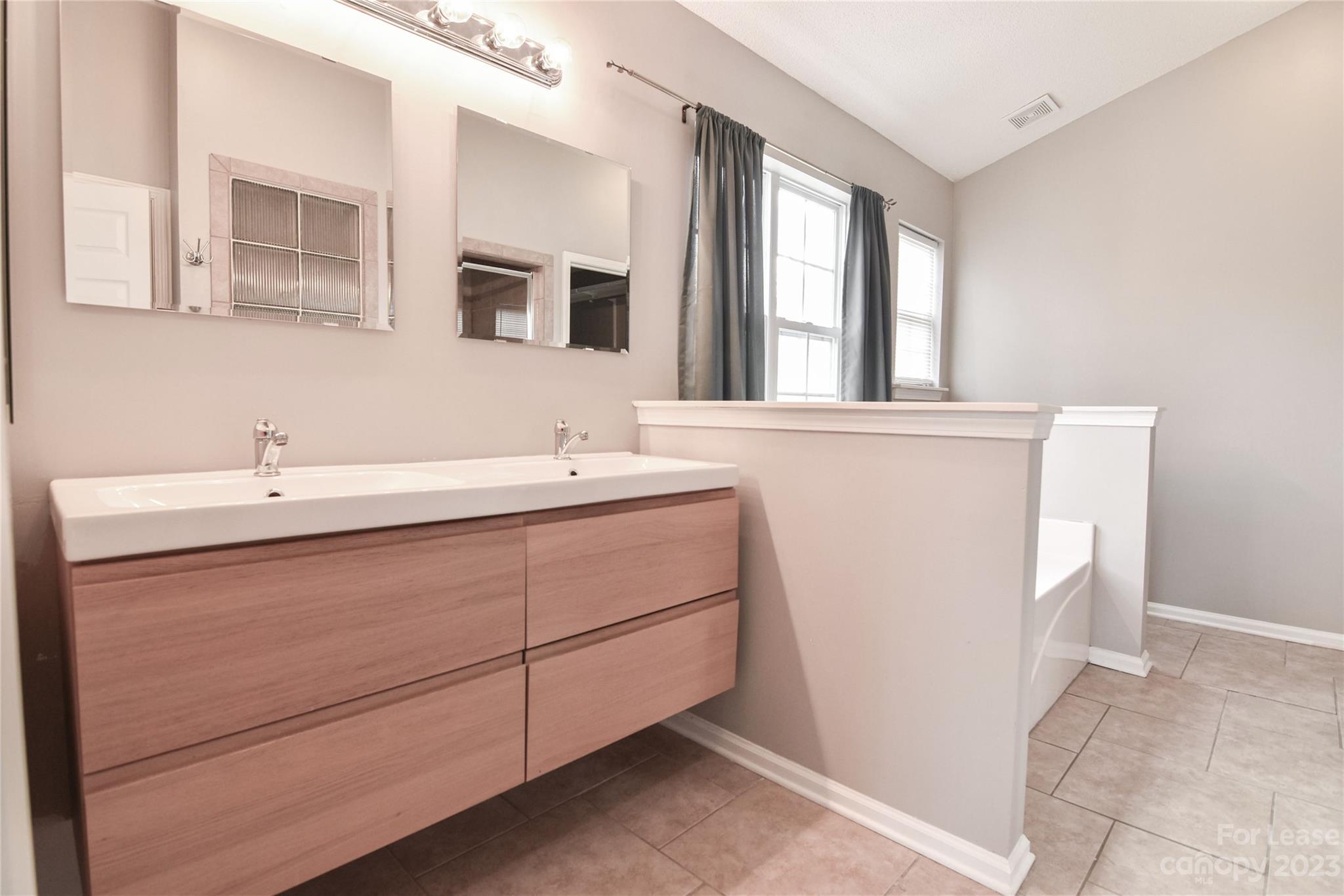 Robyns Glen - Residential Lease