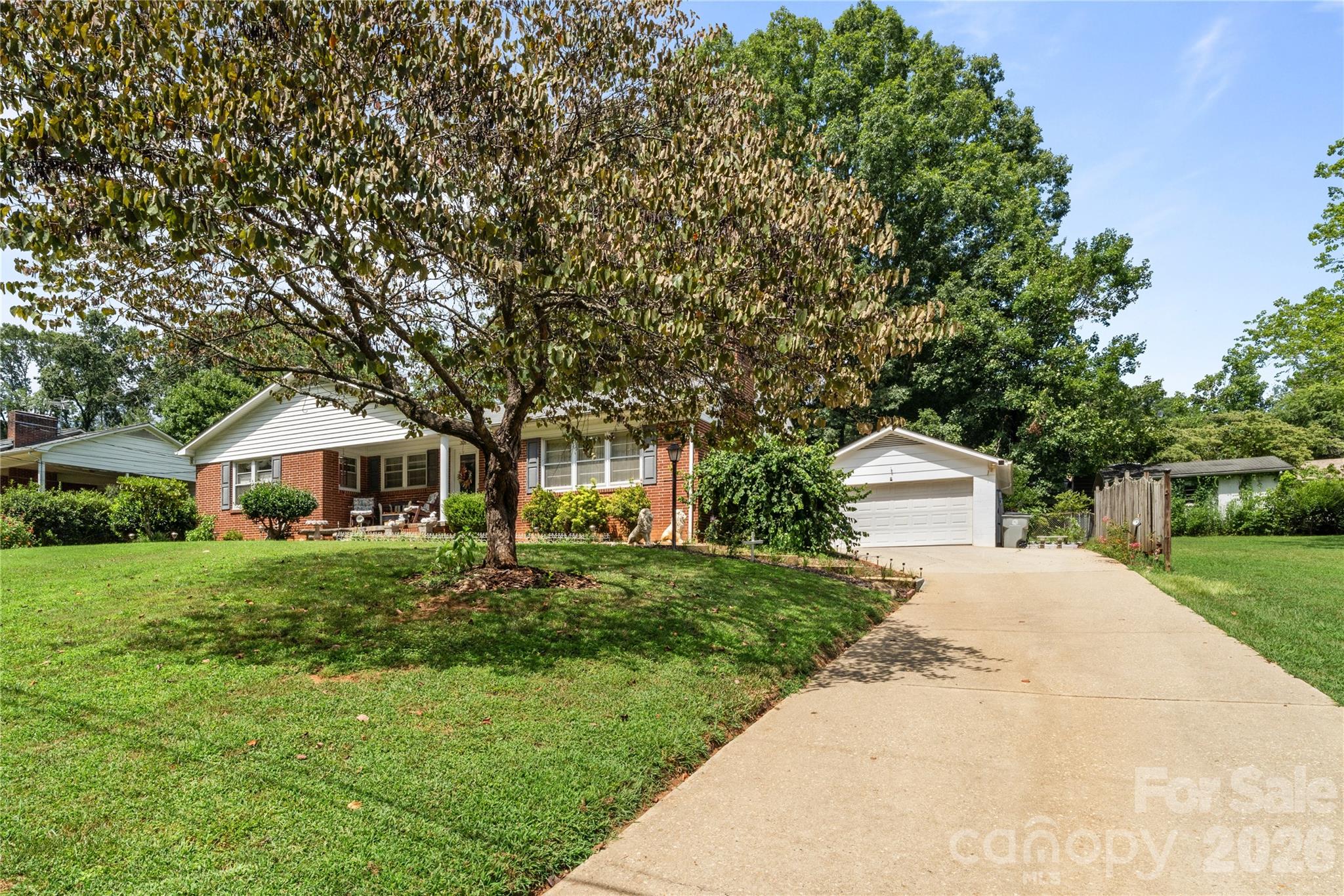 308 Taubrook Place NW