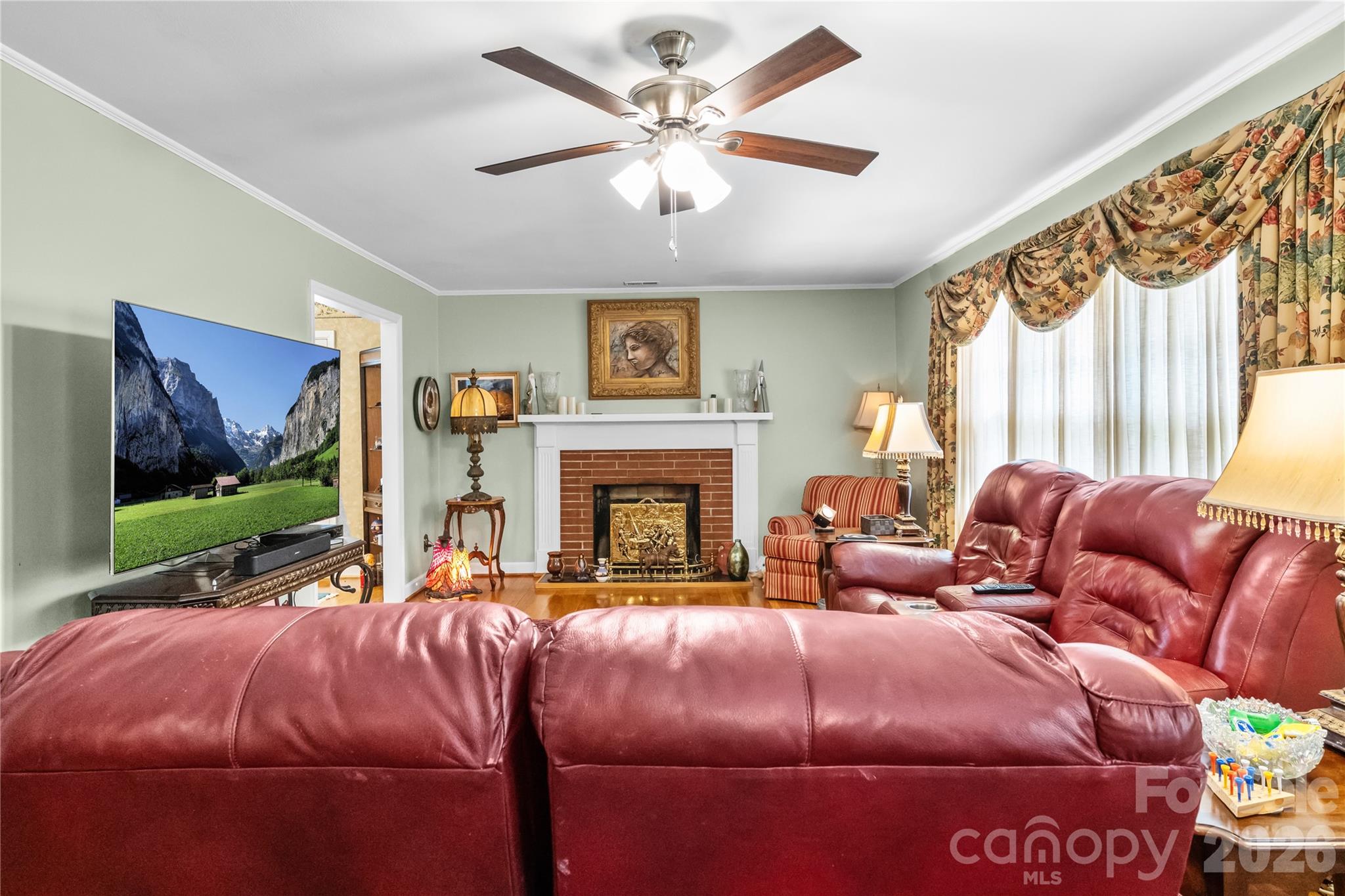 308 Taubrook Place NW