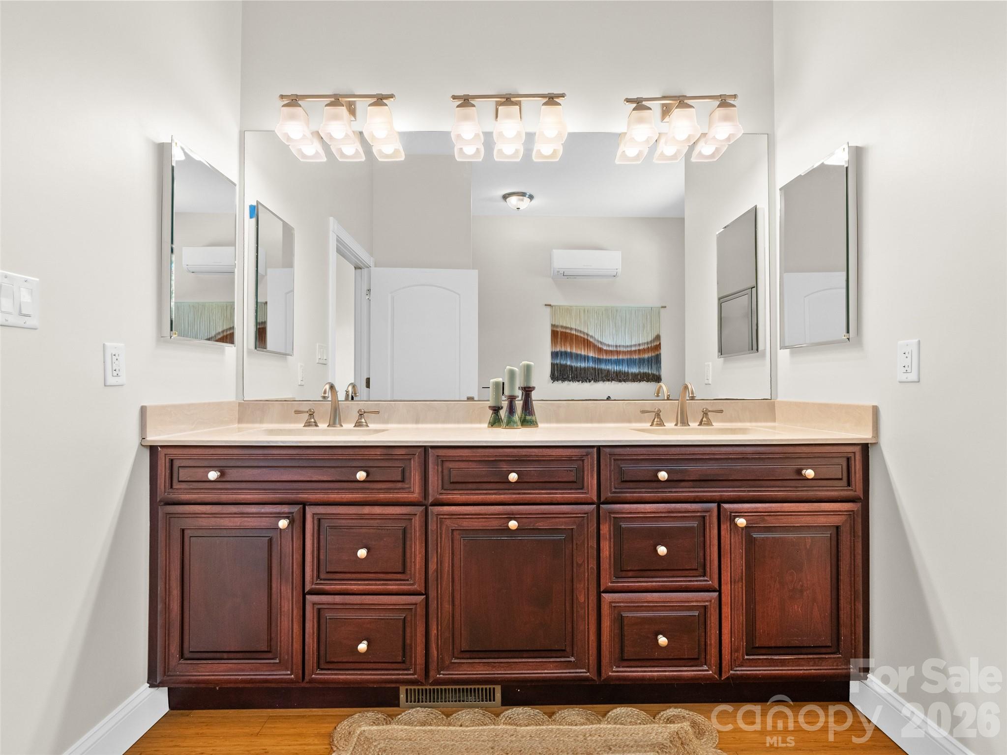 Laurel Woods - Residential