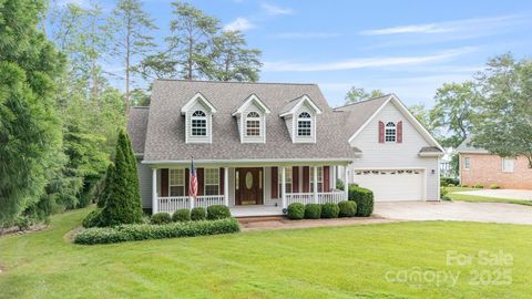 Photo of 9372 Island Point Road, Sherrills Ford, NC 28673 (MLS # 4265031)