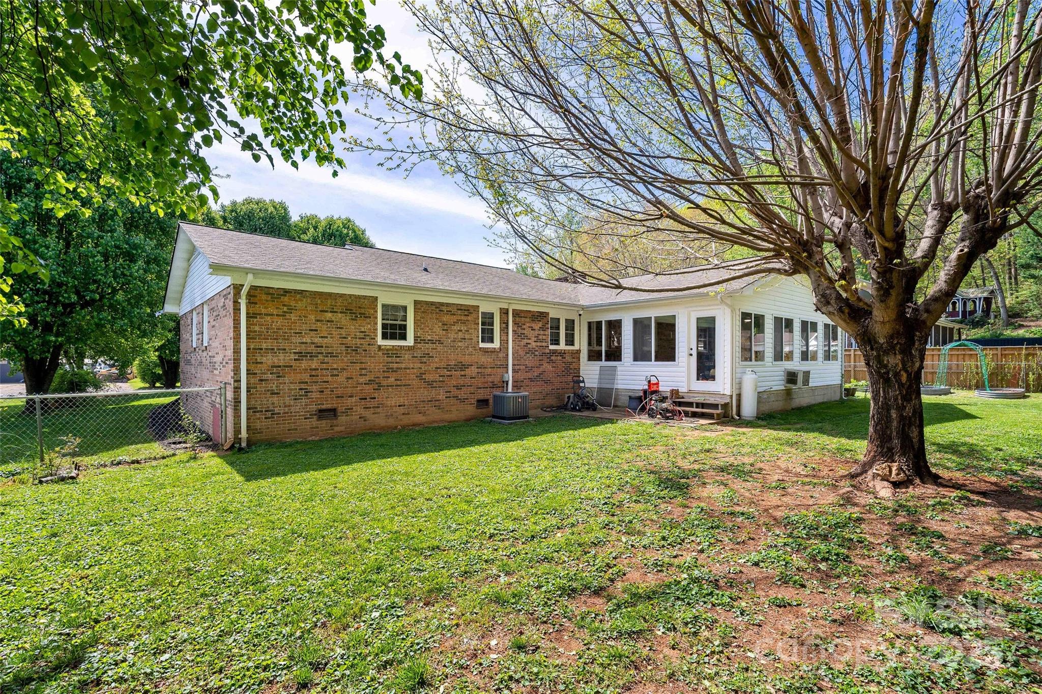 108 W Carson Street 10