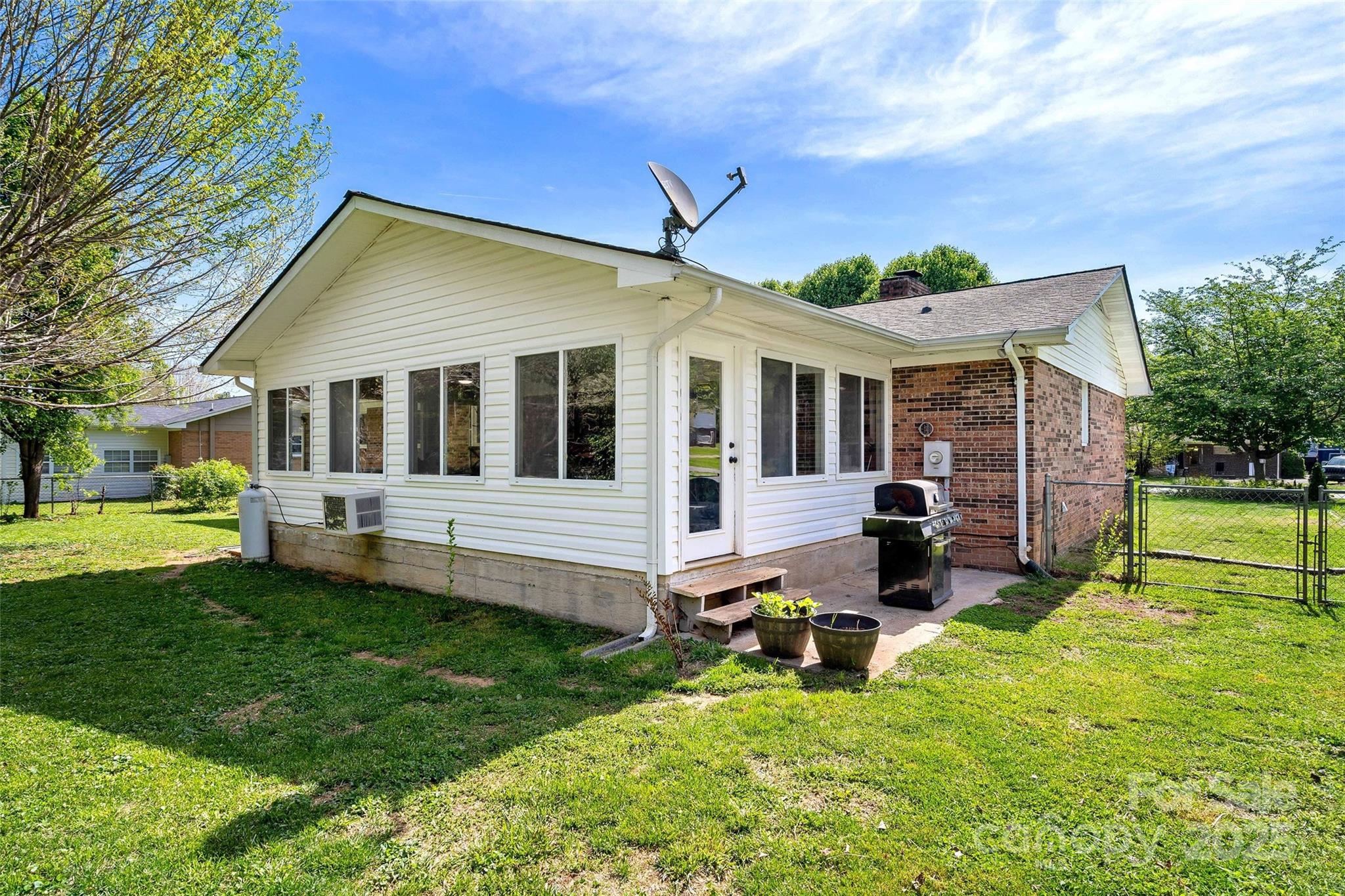 108 W Carson Street 10