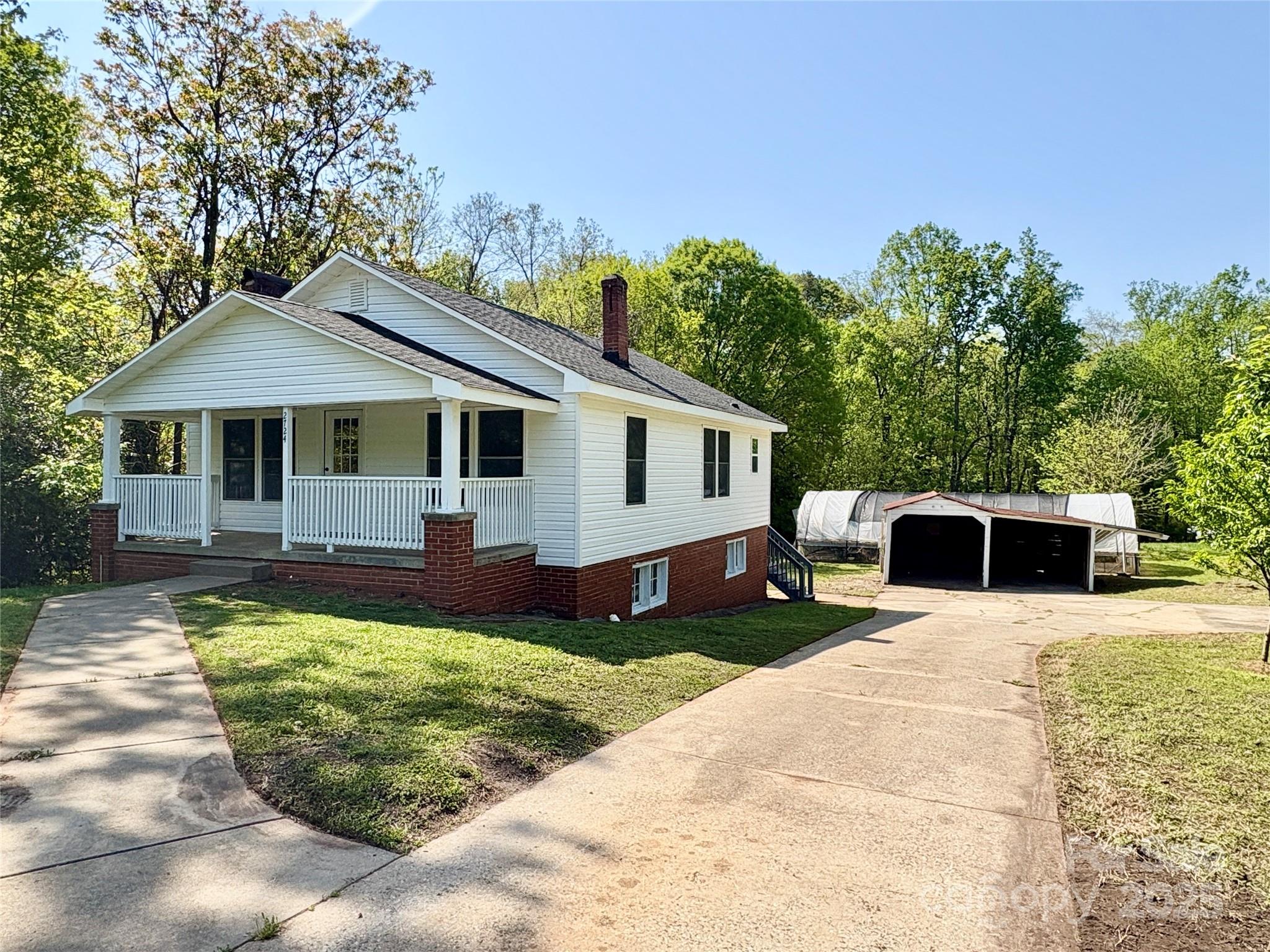 2724 Peachtree Road