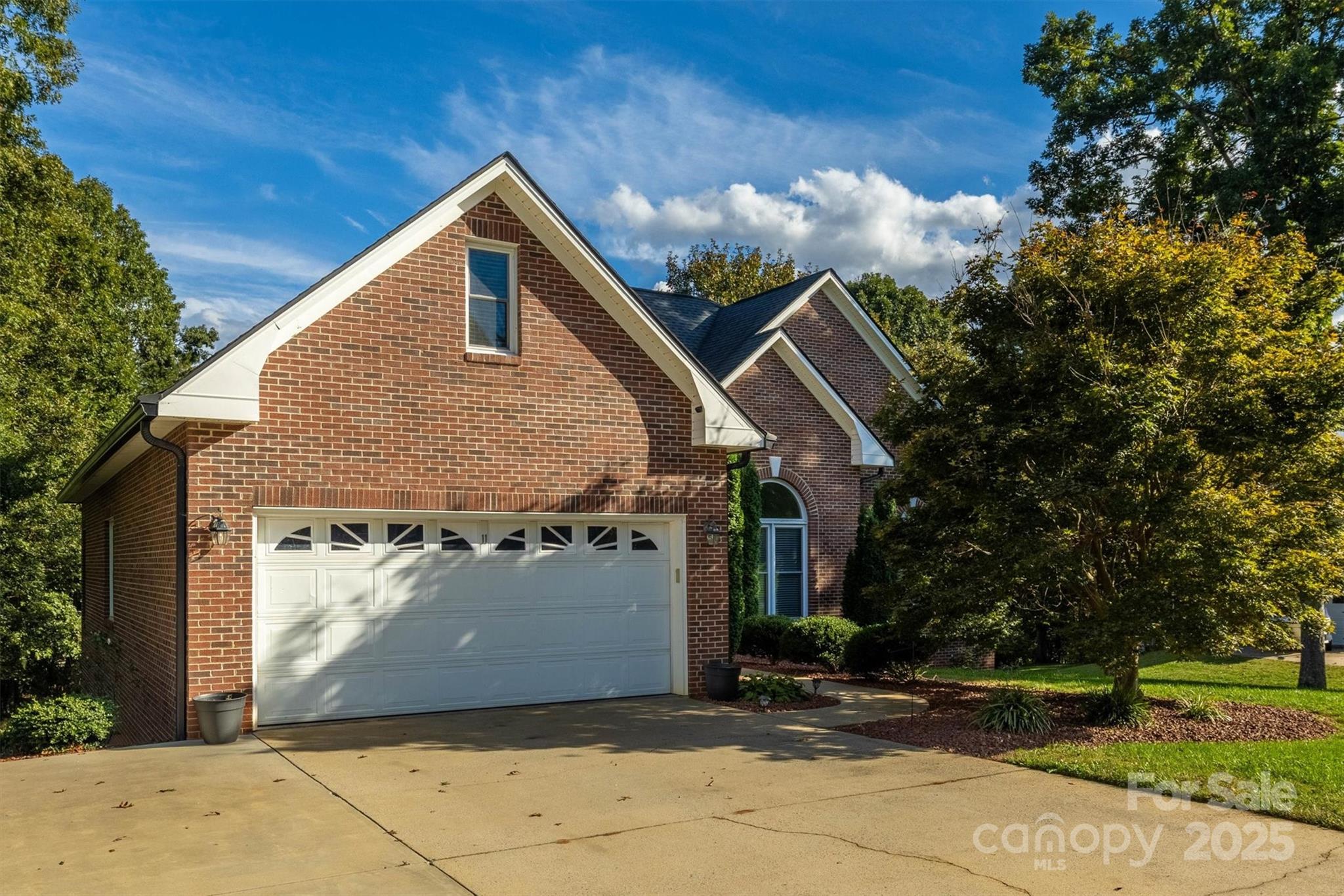 11 Greenway Drive