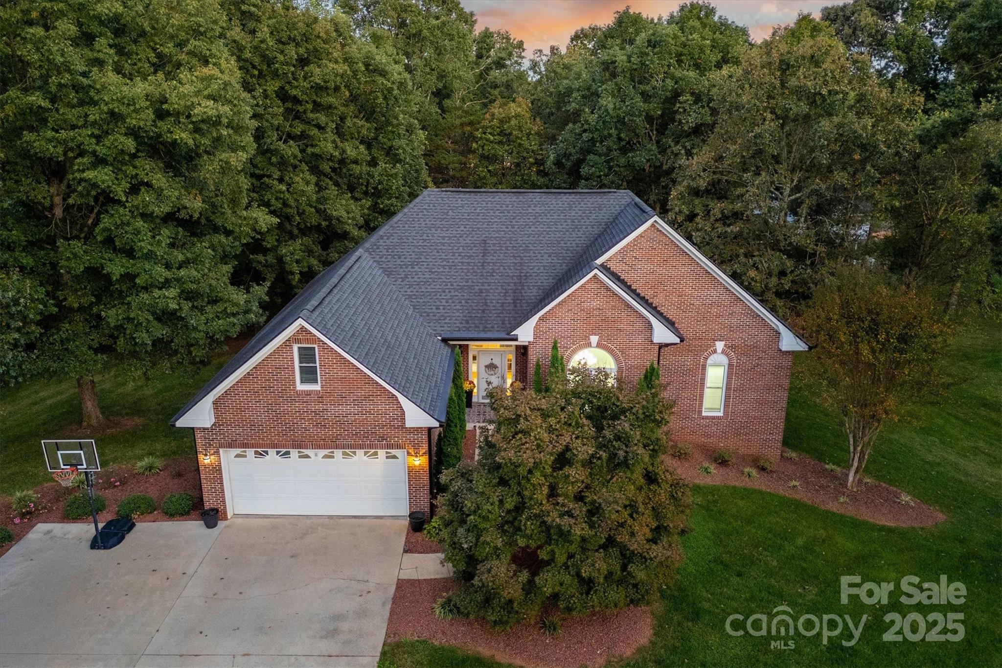 11 Greenway Drive