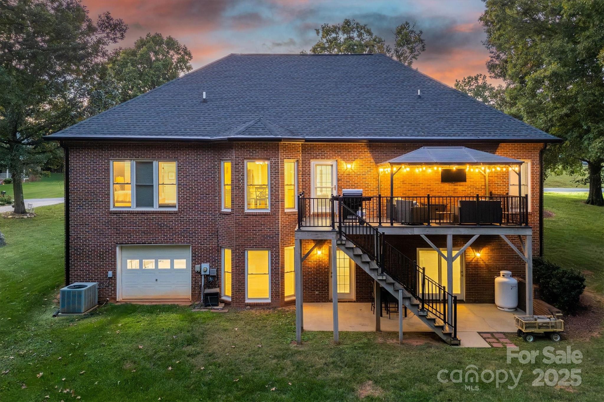 11 Greenway Drive