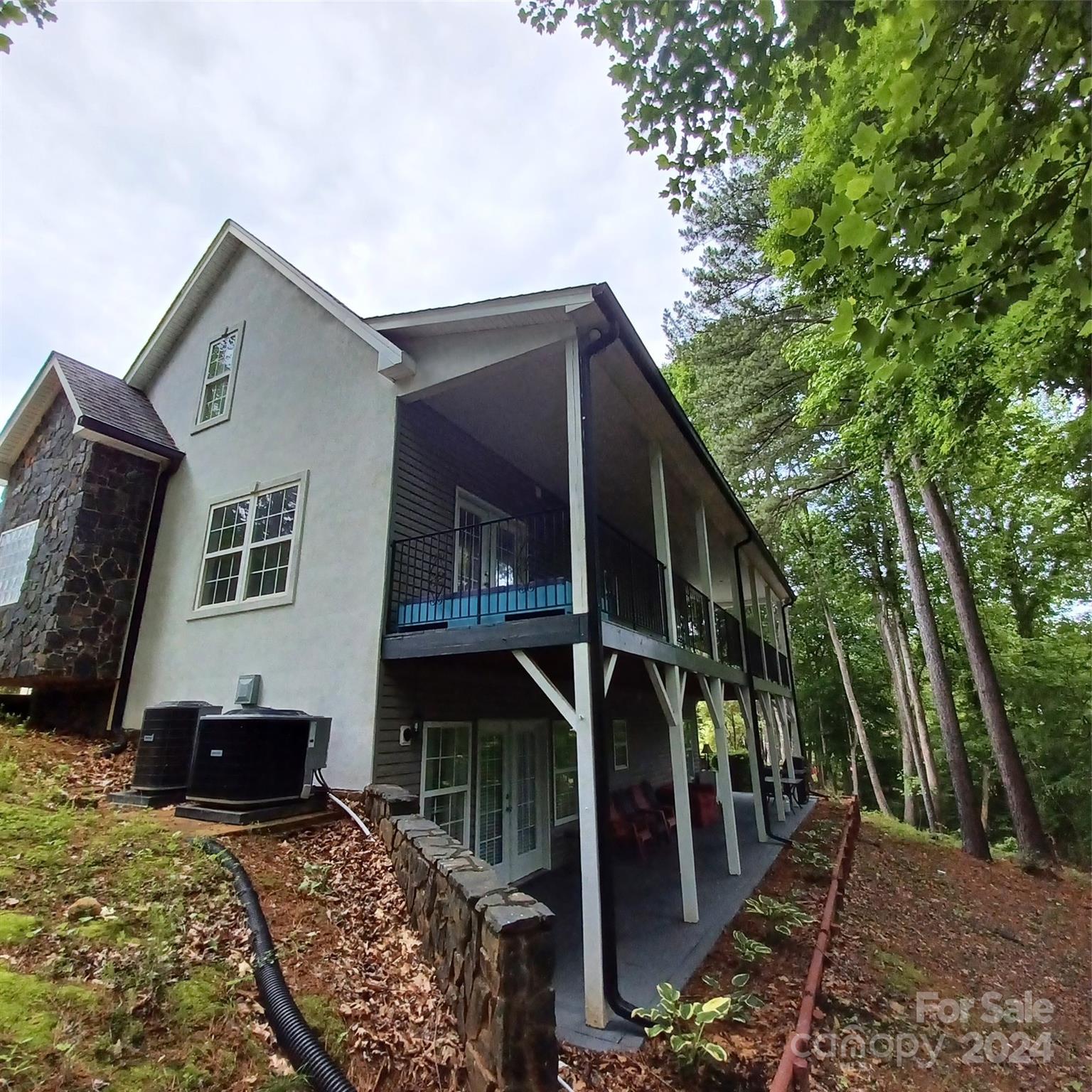 3645 Lake Bluff Drive