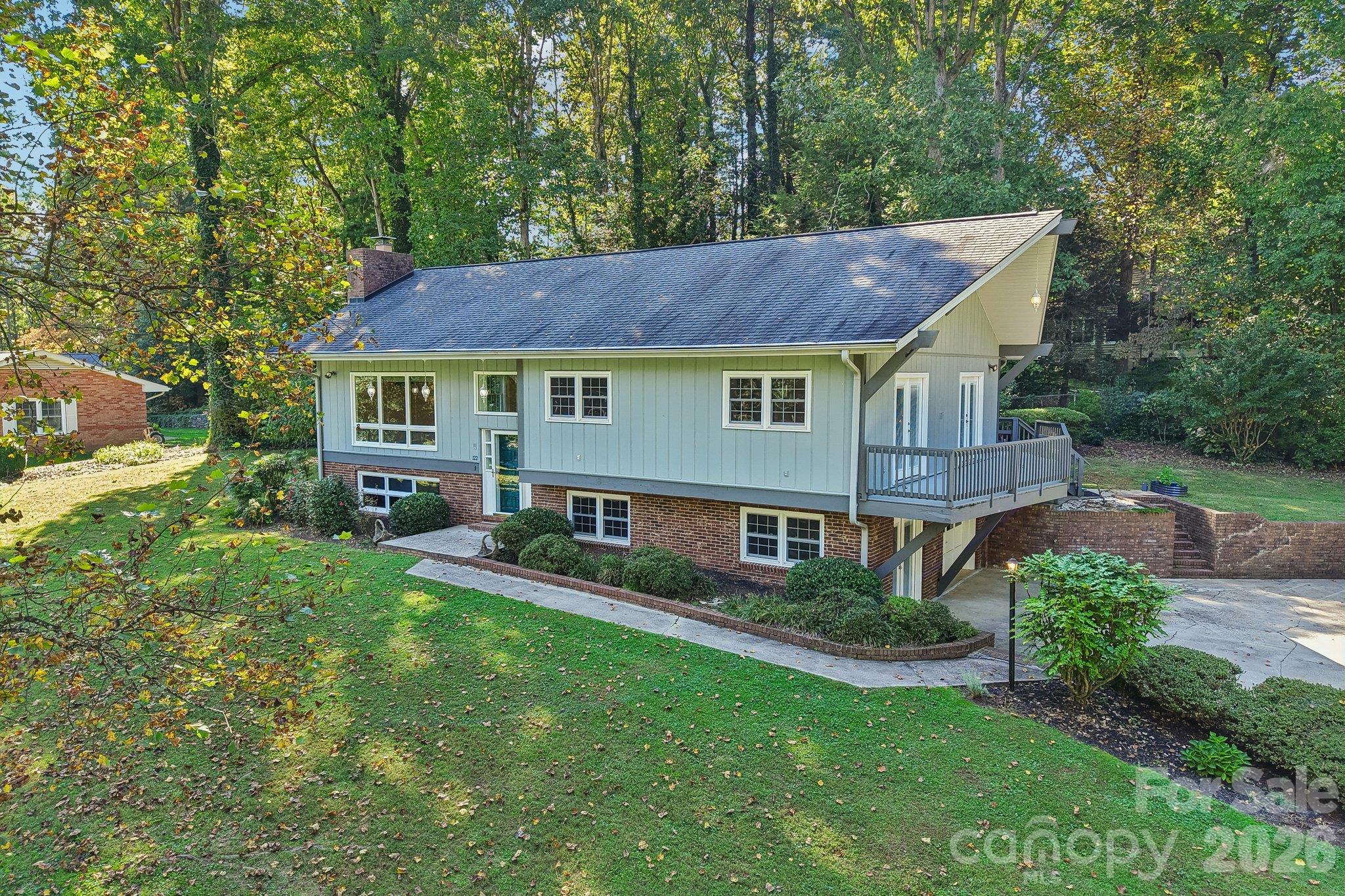122 W Laurel Lane