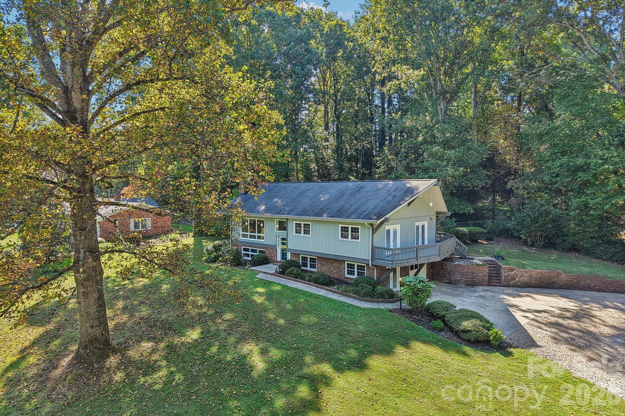 122 W Laurel Lane