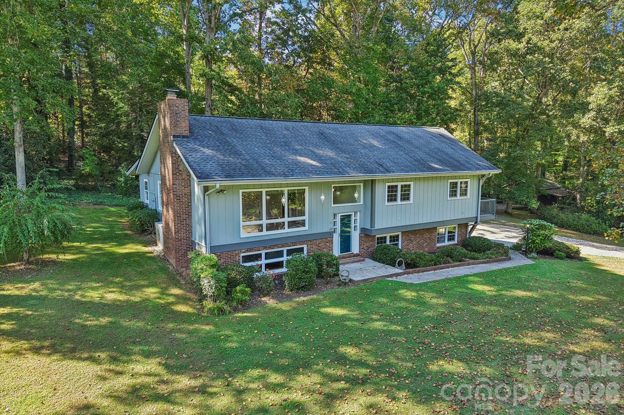 122 W Laurel Lane