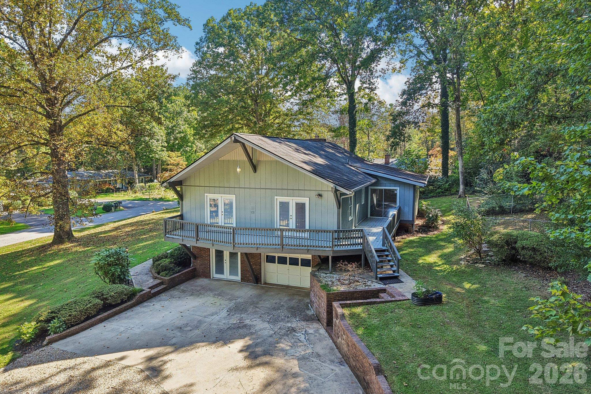 122 W Laurel Lane