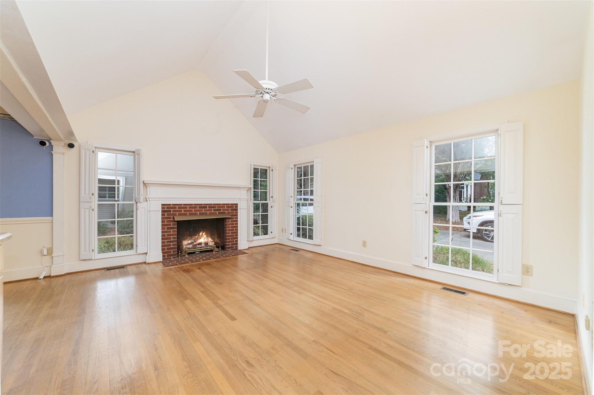 415 N Greenbriar Road