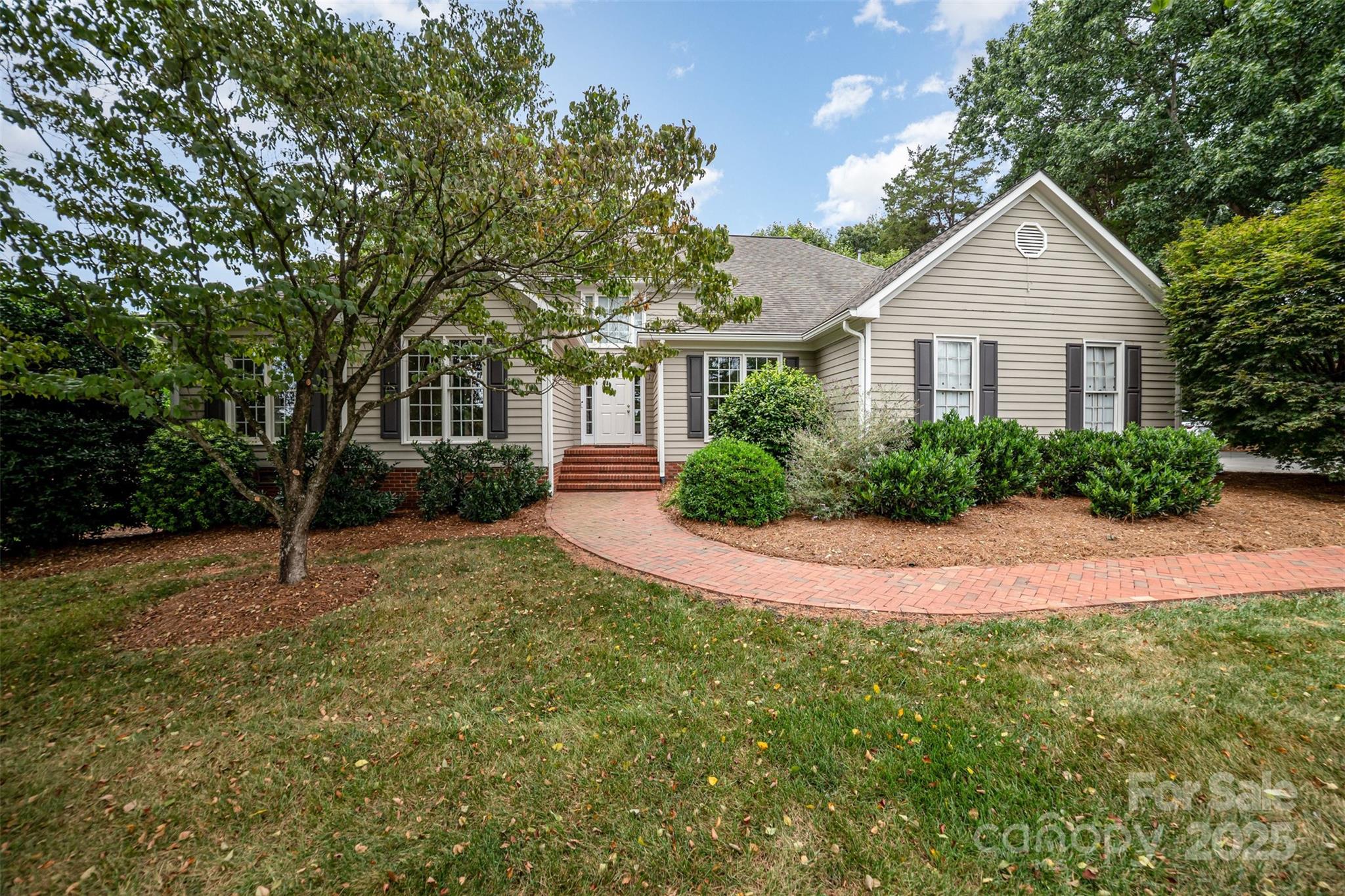 415 N Greenbriar Road