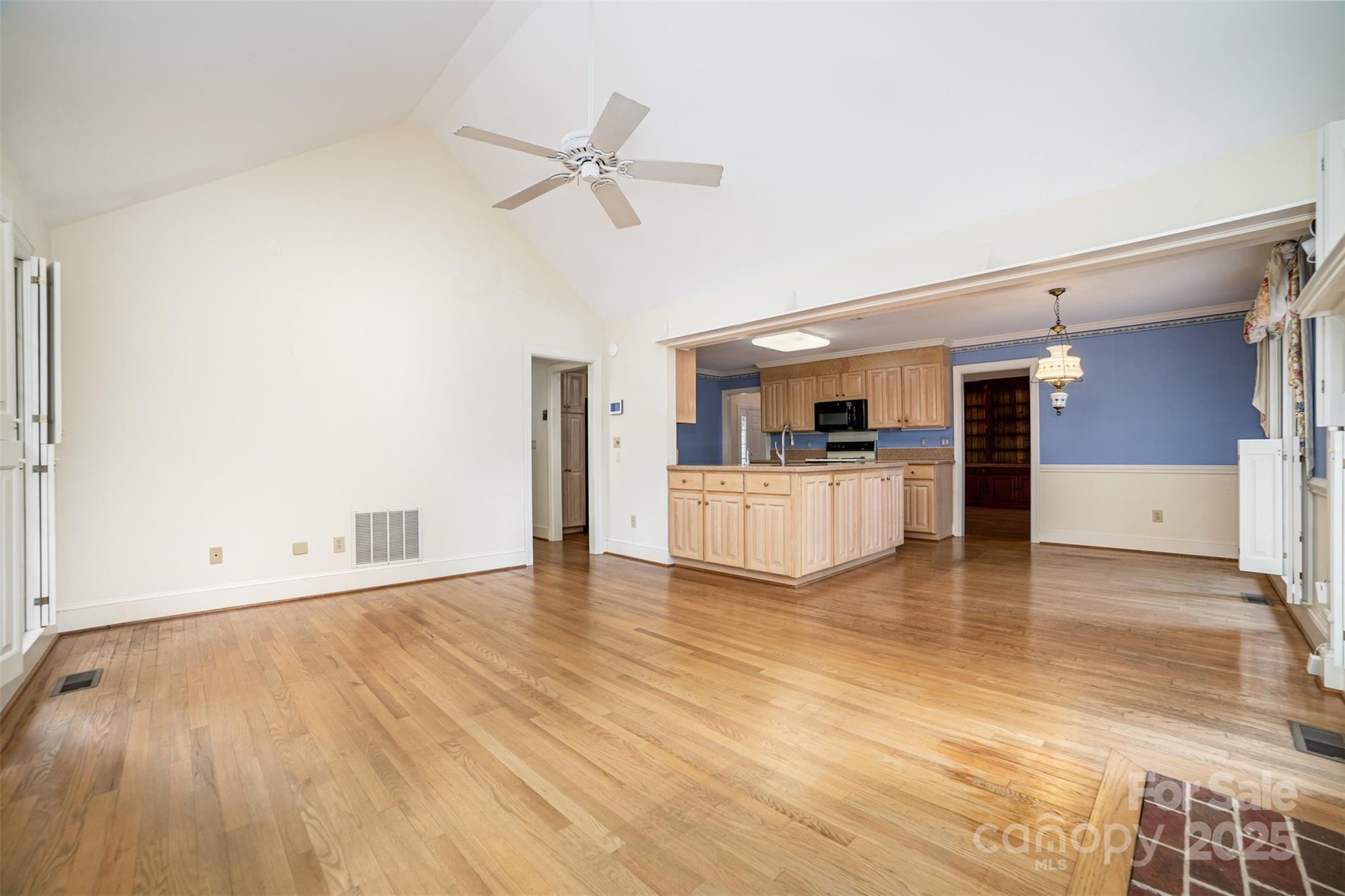 415 N Greenbriar Road