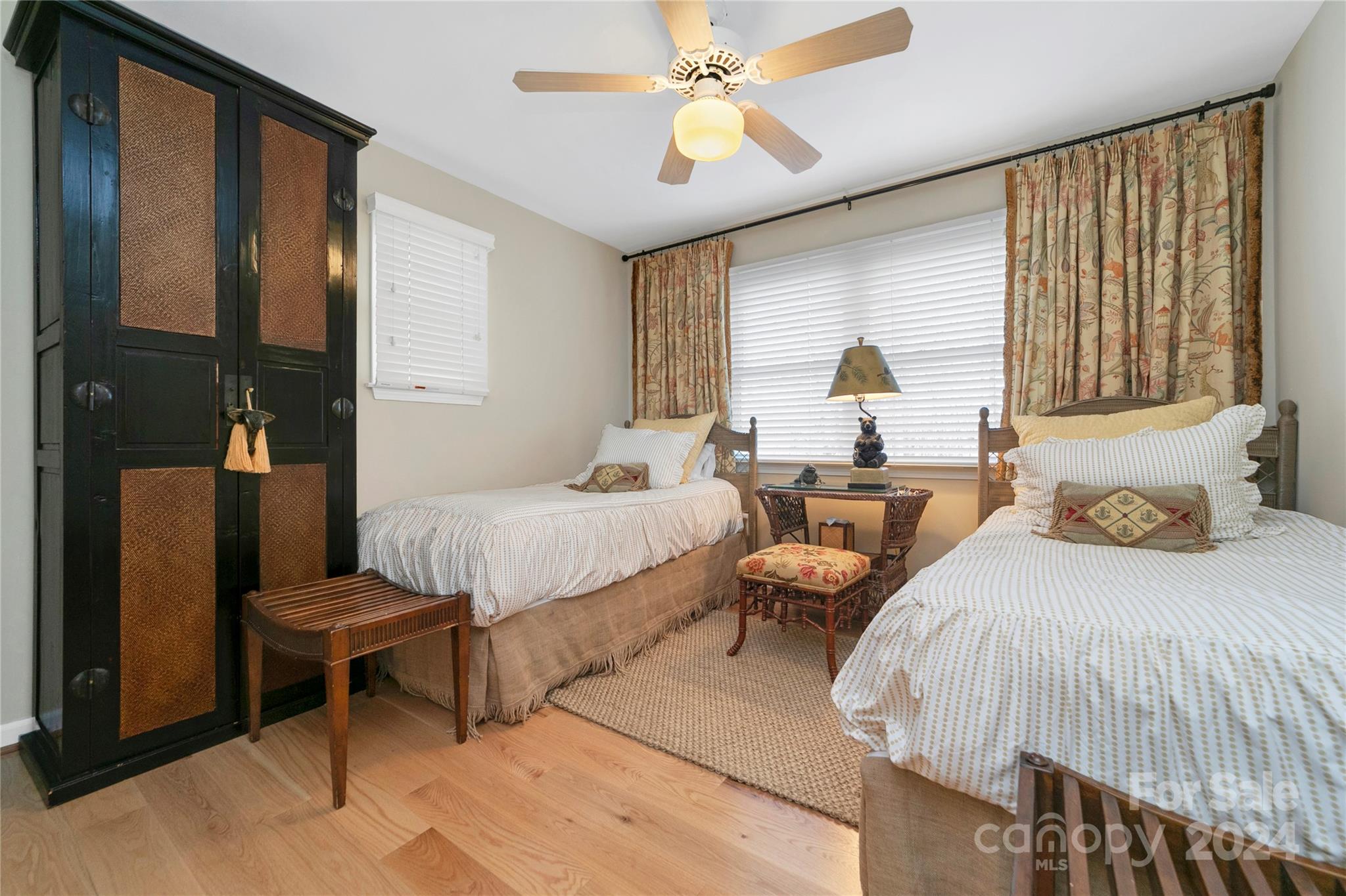 connestee falls - Residential