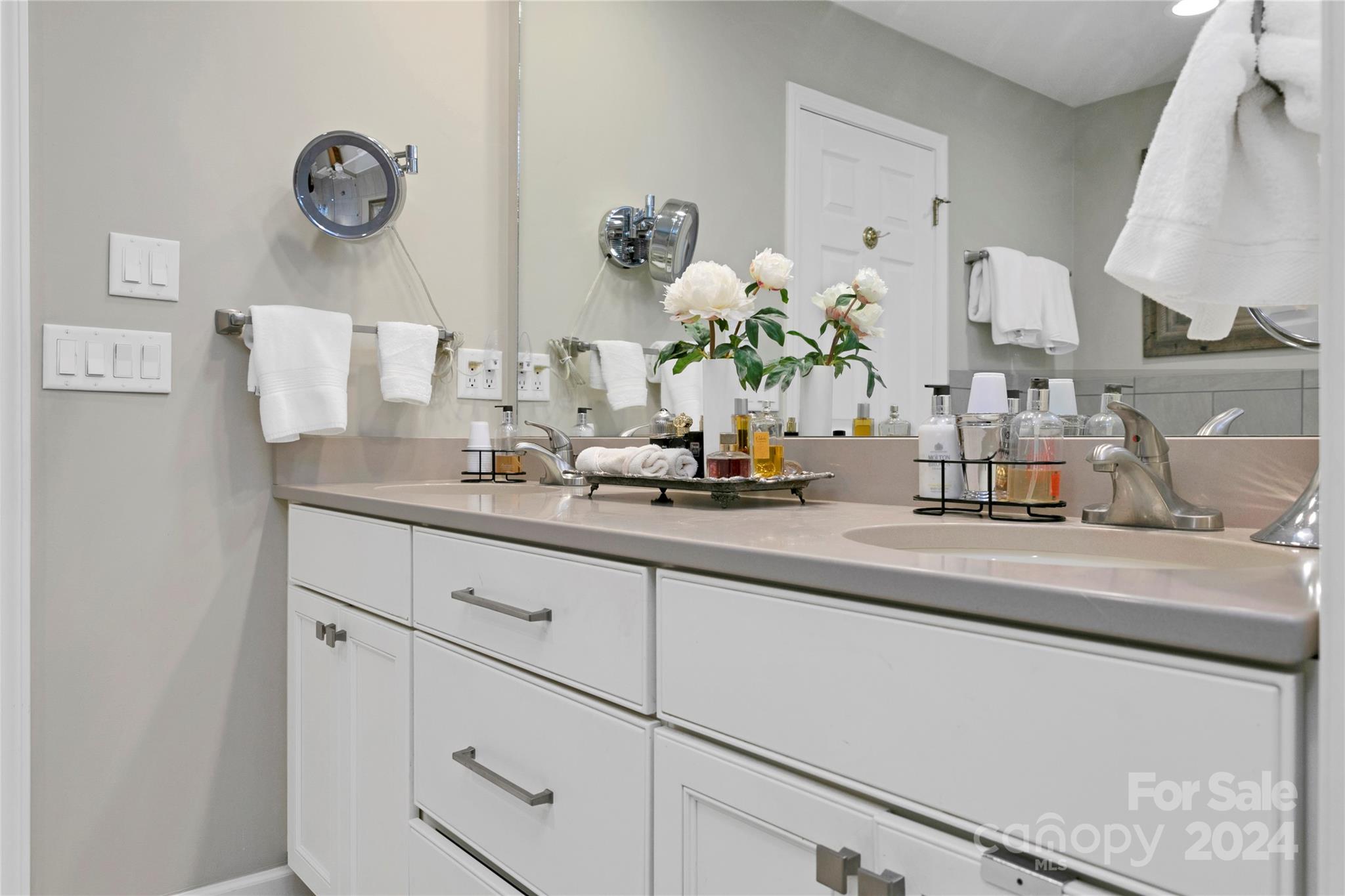 connestee falls - Residential