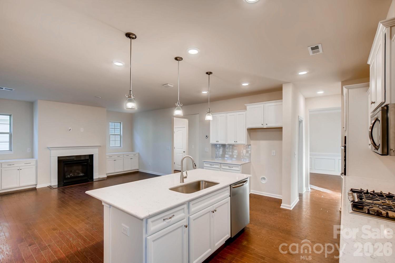 6418 Raffia Road