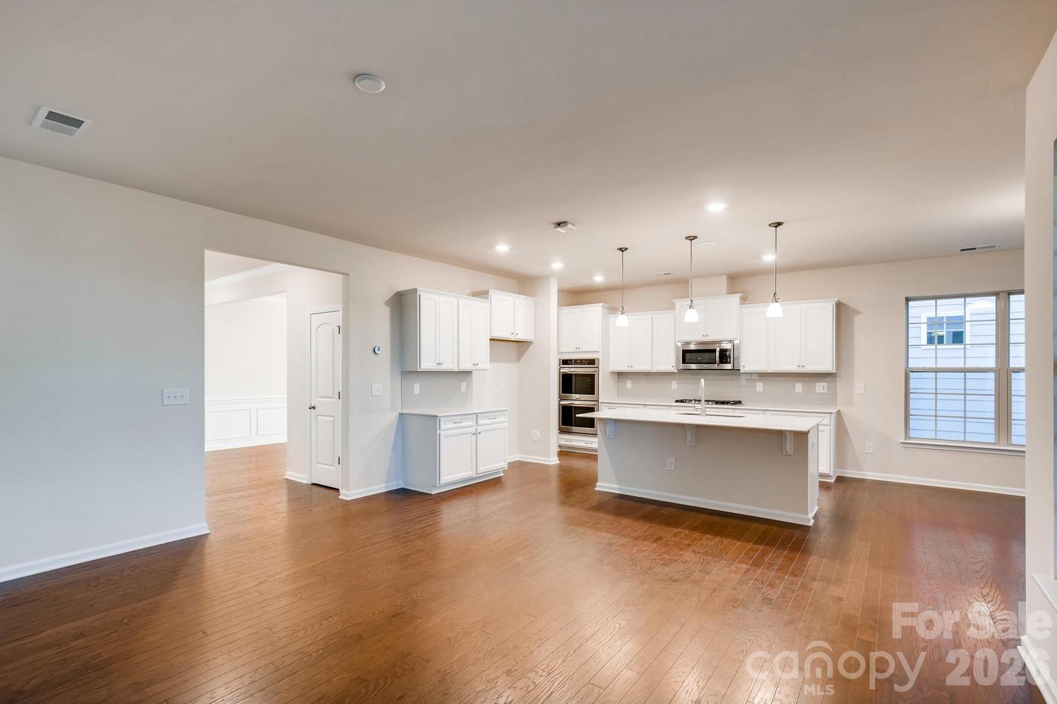 6418 Raffia Road