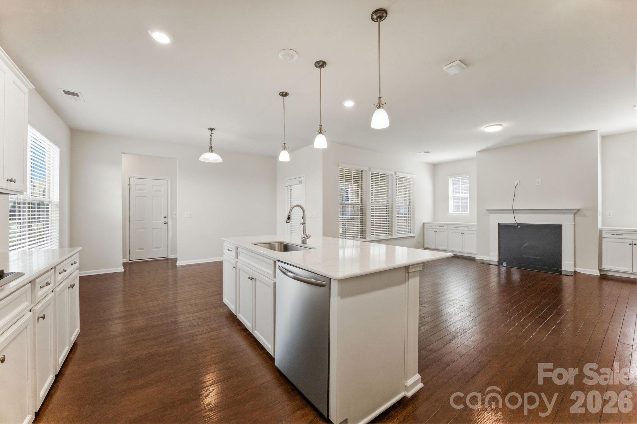 6418 Raffia Road