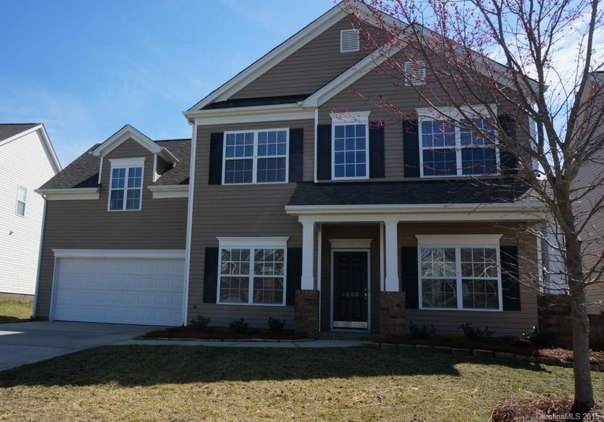 Move right in to this spacious home in desirable Moss Creek.  Enjoy a wonderful open floor plan downstairs, including great room with built in shelving and fireplace.  Lots of flexible space, formal areas including living and dining rooms, and casual spaces like the gorgeous sunroom and breakfast area.  The lovely kitchen includes brand new stainless steel appliances and corian counter tops.  Sought after schools and resort like amenities, including swimming, tennis courts, and rec areas.