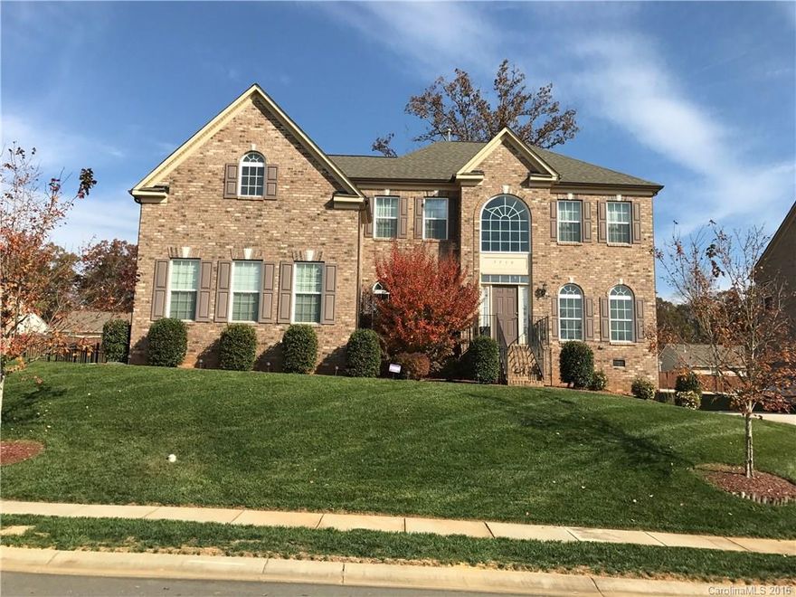 4 bd/3 ba home w/all the high-end finishes! Large kitch w/ample storage, granite counter tops & stnlss steel appl. High ceilings & many windows throughout to allow tons of natural light. Enjoy dining in morning room or formal dining area or cozy up to the fireplace in the living room on chilly evenings in. Owner’s suite complete w/full ba incl spa tub & dual walk-in closets. Invite family & friends over for grilling out on the expansive deck. This home is perfect for those who love to entertain!