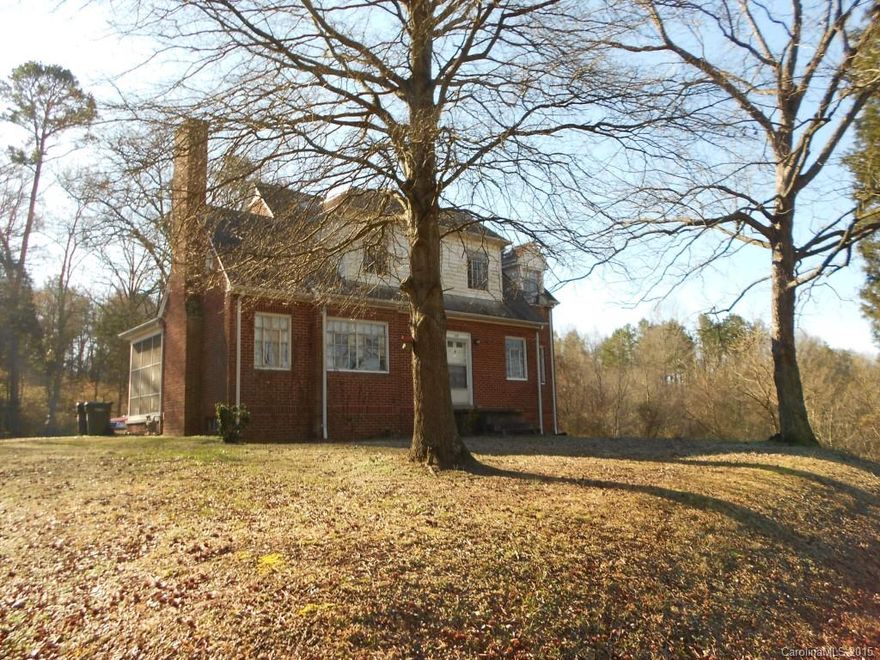 GREAT OLDER BRICK HOME ON LARGE LOT HAS GREAT CHARM& CHARACTER BUT IS IN NEED OF REPAIRS & UPDATES BUT SELLER HAS PRICED ACCORDINGLY TO ALLOW FOR YOU TO MAKE THIS HOUSE YOUR HOME !!
SETTING ON OVER 1/2 ACRE LOT, NICE SIZE ROOMS AND OVERALL GOOD FLOWING FLOOR PLAN/ UNFINISHED BASEMENT W/2 CAR GARAGE/ CASH TRANSACTION DUE TO CONDITION OF HOME /MAY NOT BE ABLE TO OBTAIN CONVENTIONAL FINANCING / SOLD "AS IS"