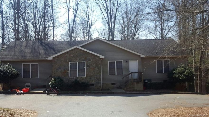 Newton....Duplex, 425 and 427 Eat I St. Great Investment/Income Property. Each unit has 2 Bedrooms and 2 Full Baths with an open living floor plan, and a rear deck. Units when available rent very quickly.