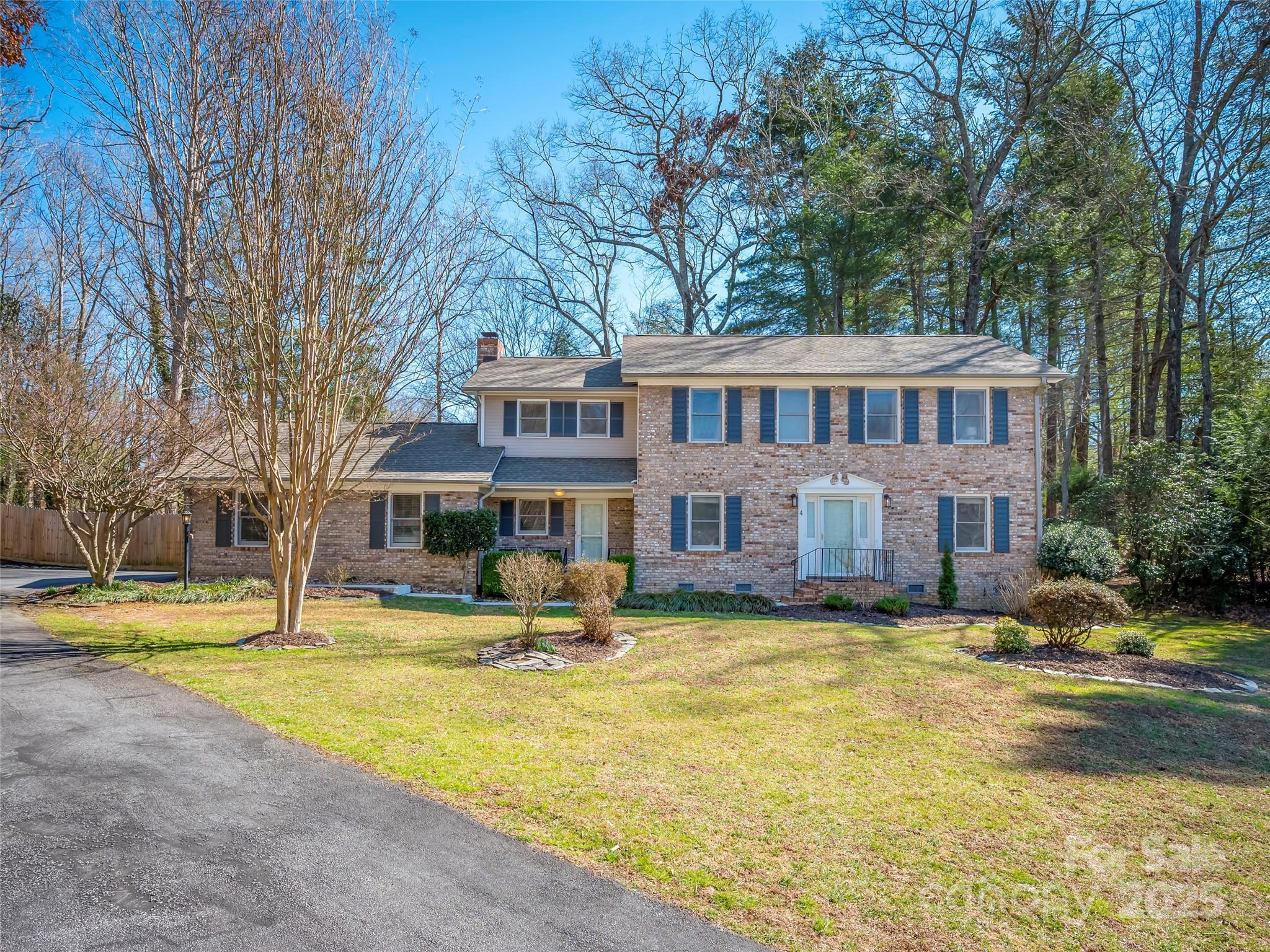 4 Bridle Path Court