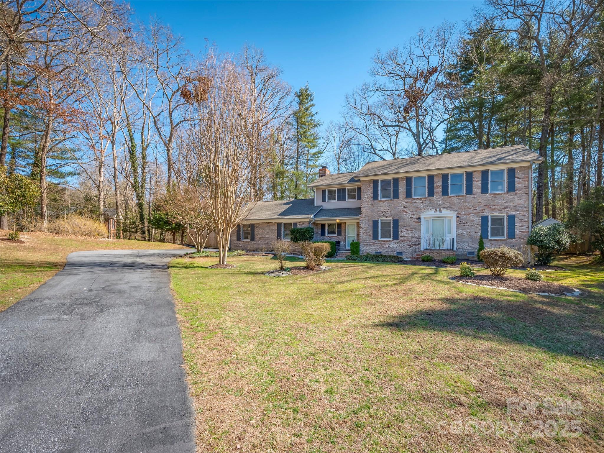 4 Bridle Path Court