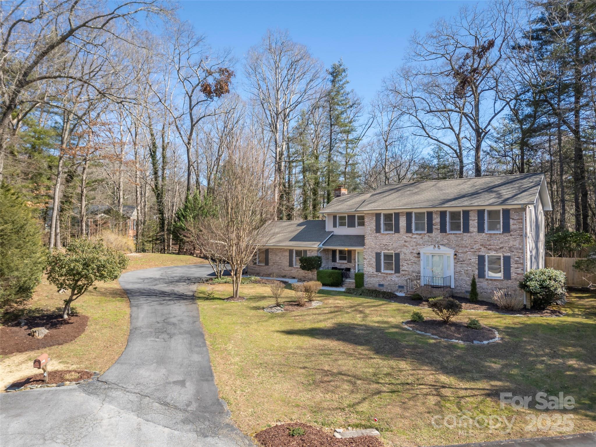 4 Bridle Path Court