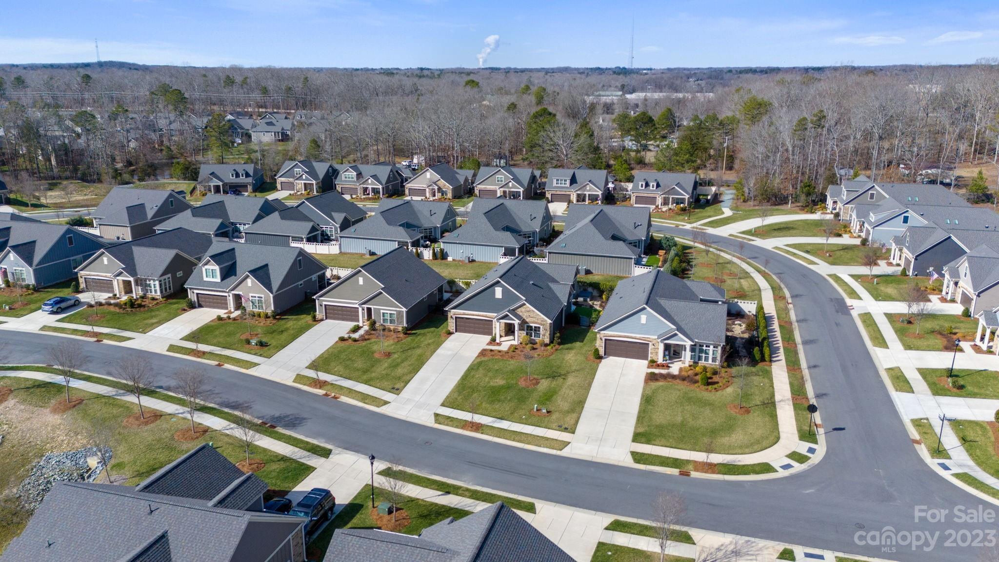 The Courtyards At Wesley Chapel - Residential