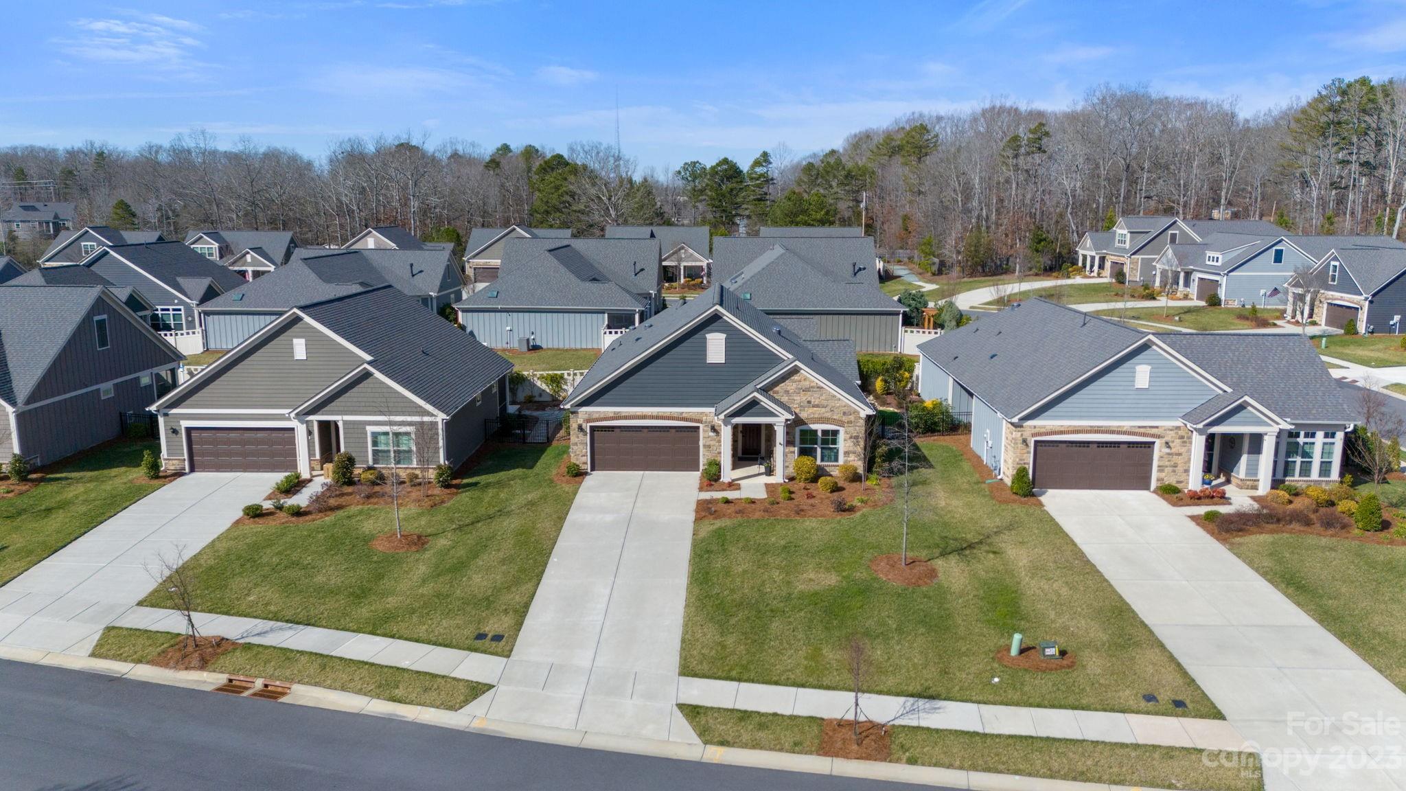 The Courtyards At Wesley Chapel - Residential